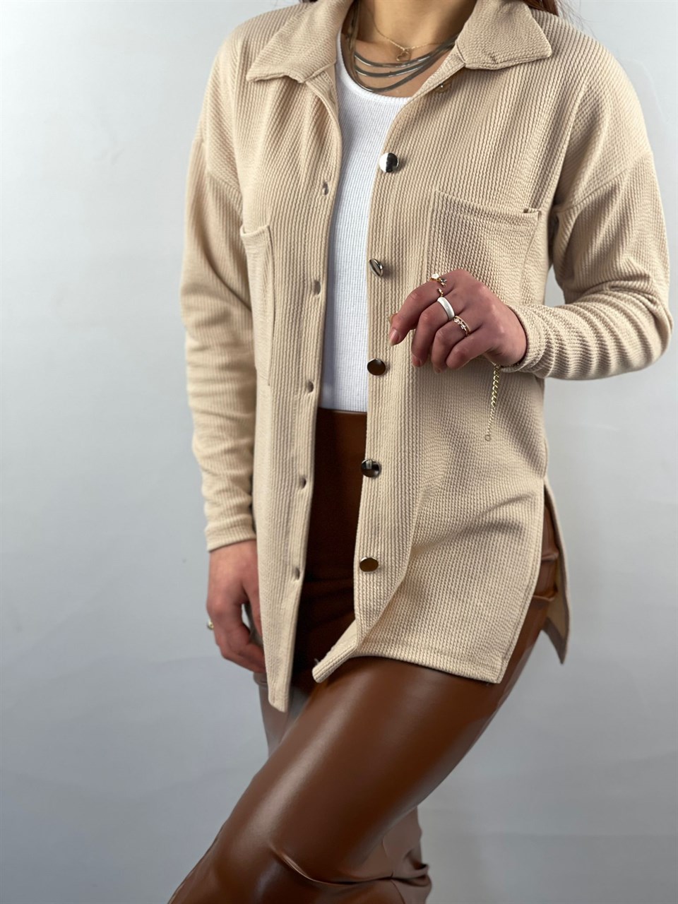 Jakarlı Kumaş Metal Düğmeli Cep Detay Rahat Gömlek