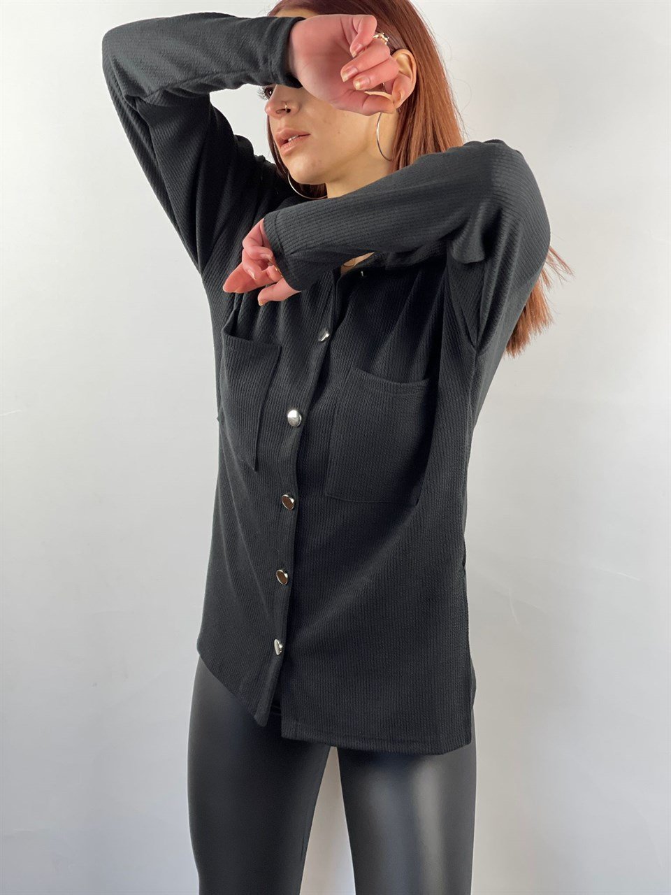 Jakarlı Kumaş Metal Düğmeli Cep Detay Rahat Gömlek