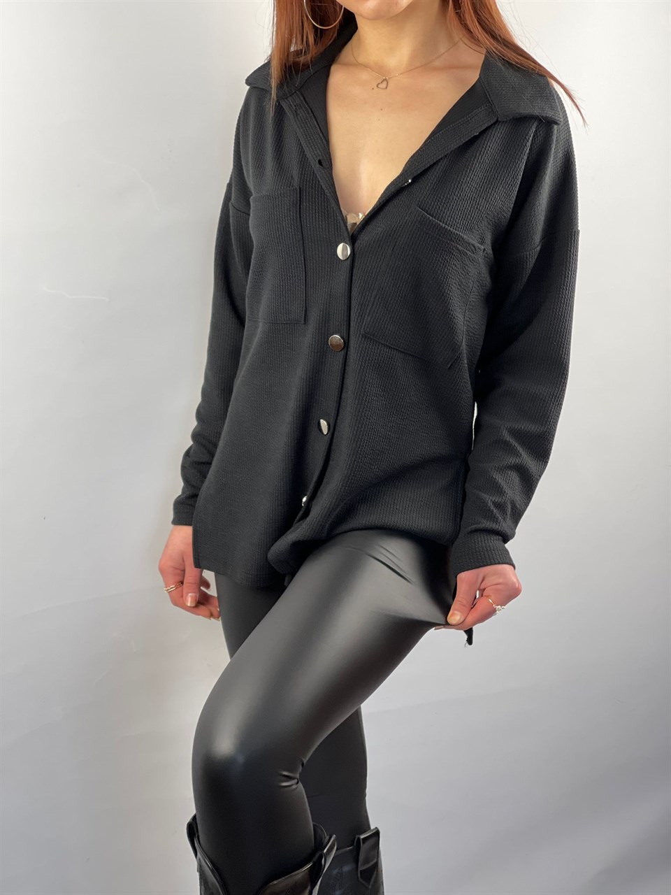 Jakarlı Kumaş Metal Düğmeli Cep Detay Rahat Gömlek