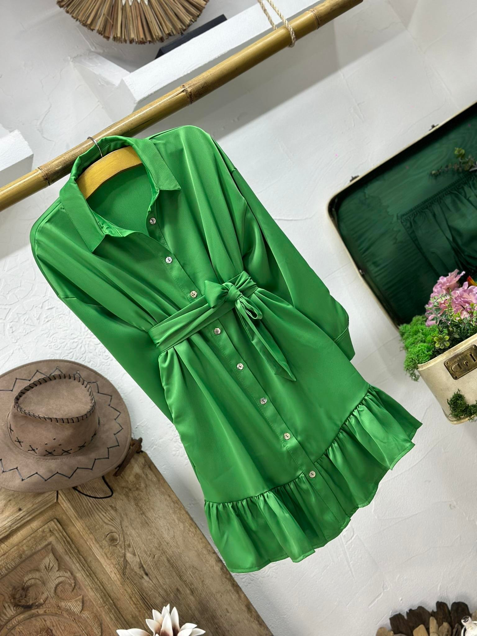 Jenifer Crep Kumaş Eteği Fırfırlı Kuşaklı Gömlek Elbise