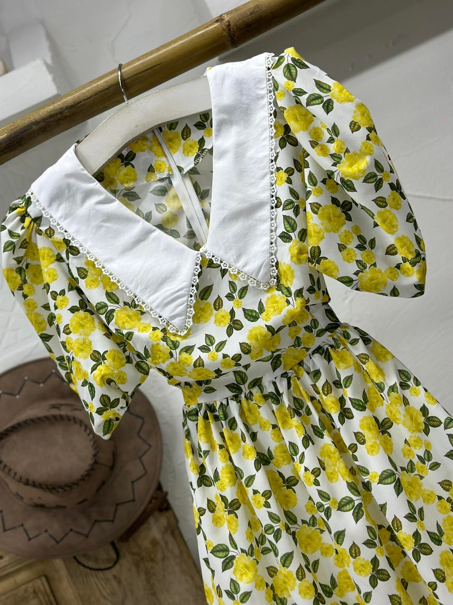 Jenifer Kumaş Çiçek Desen Yaka Güpür Detaylı Tasarım Elbise