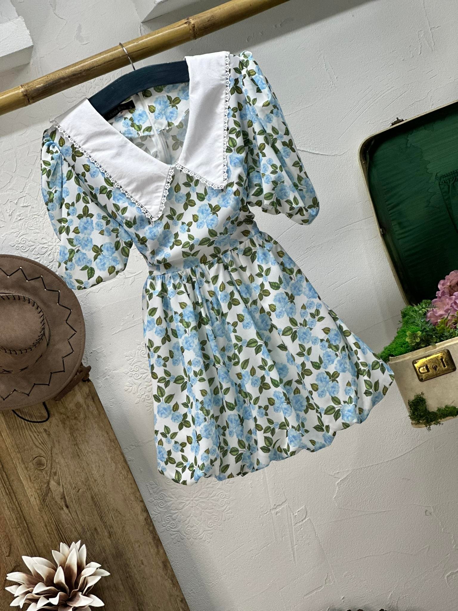 Jenifer Kumaş Çiçek Desen Yaka Güpür Detaylı Tasarım Elbise