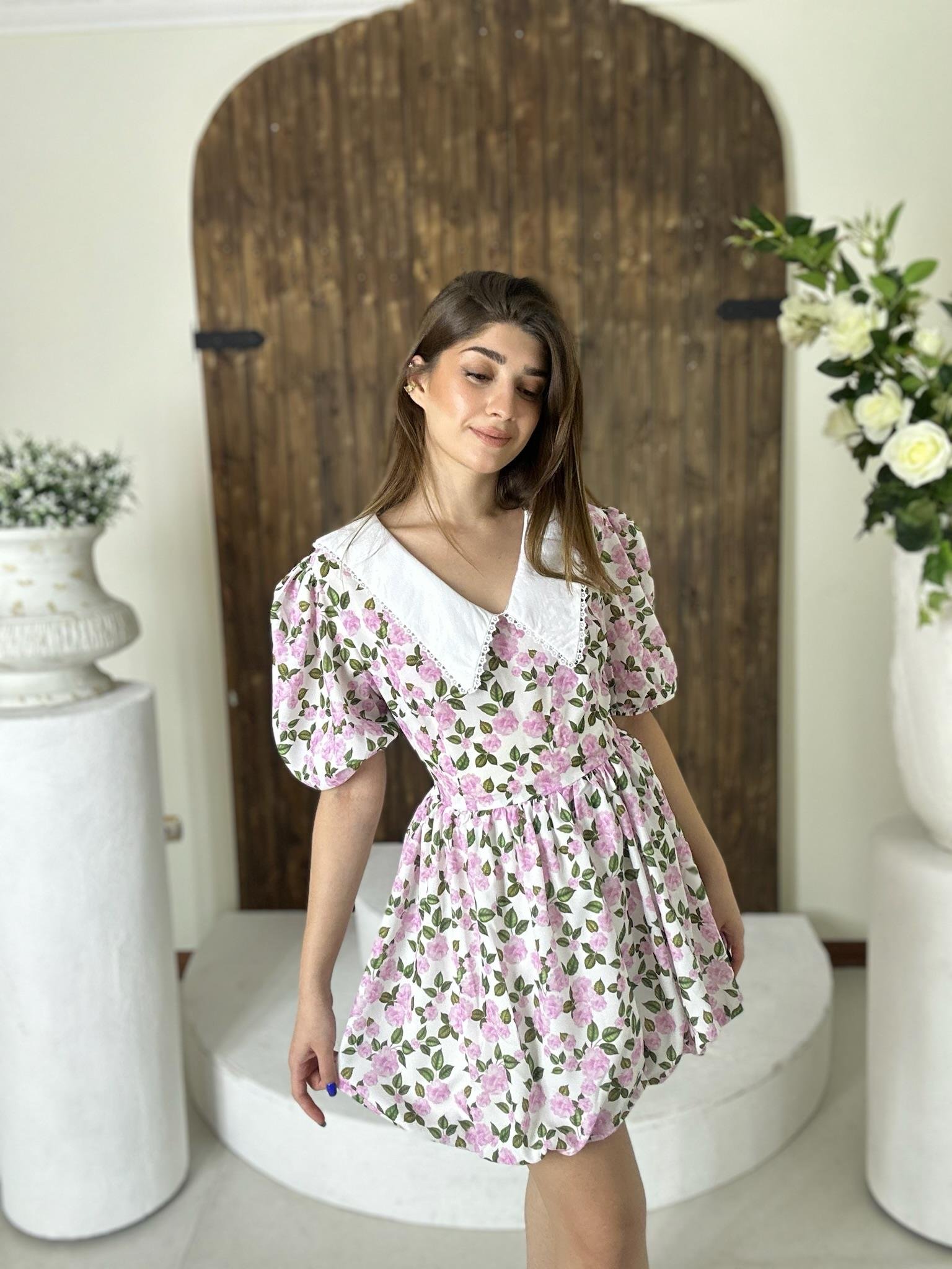 Jenifer Kumaş Çiçek Desen Yaka Güpür Detaylı Tasarım Elbise