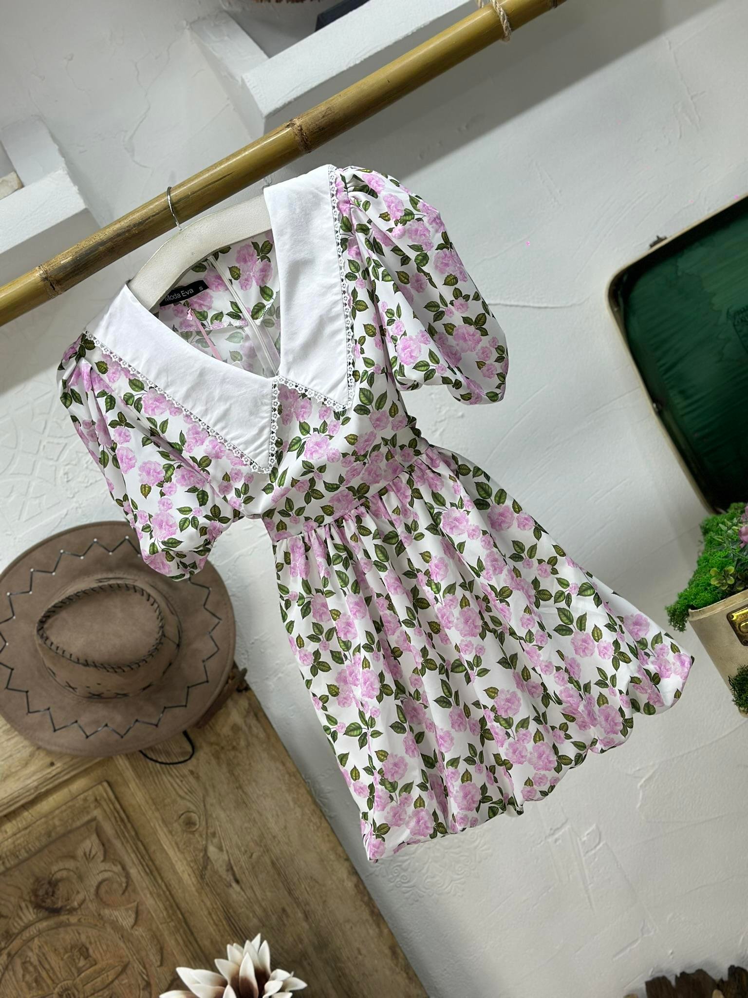 Jenifer Kumaş Çiçek Desen Yaka Güpür Detaylı Tasarım Elbise