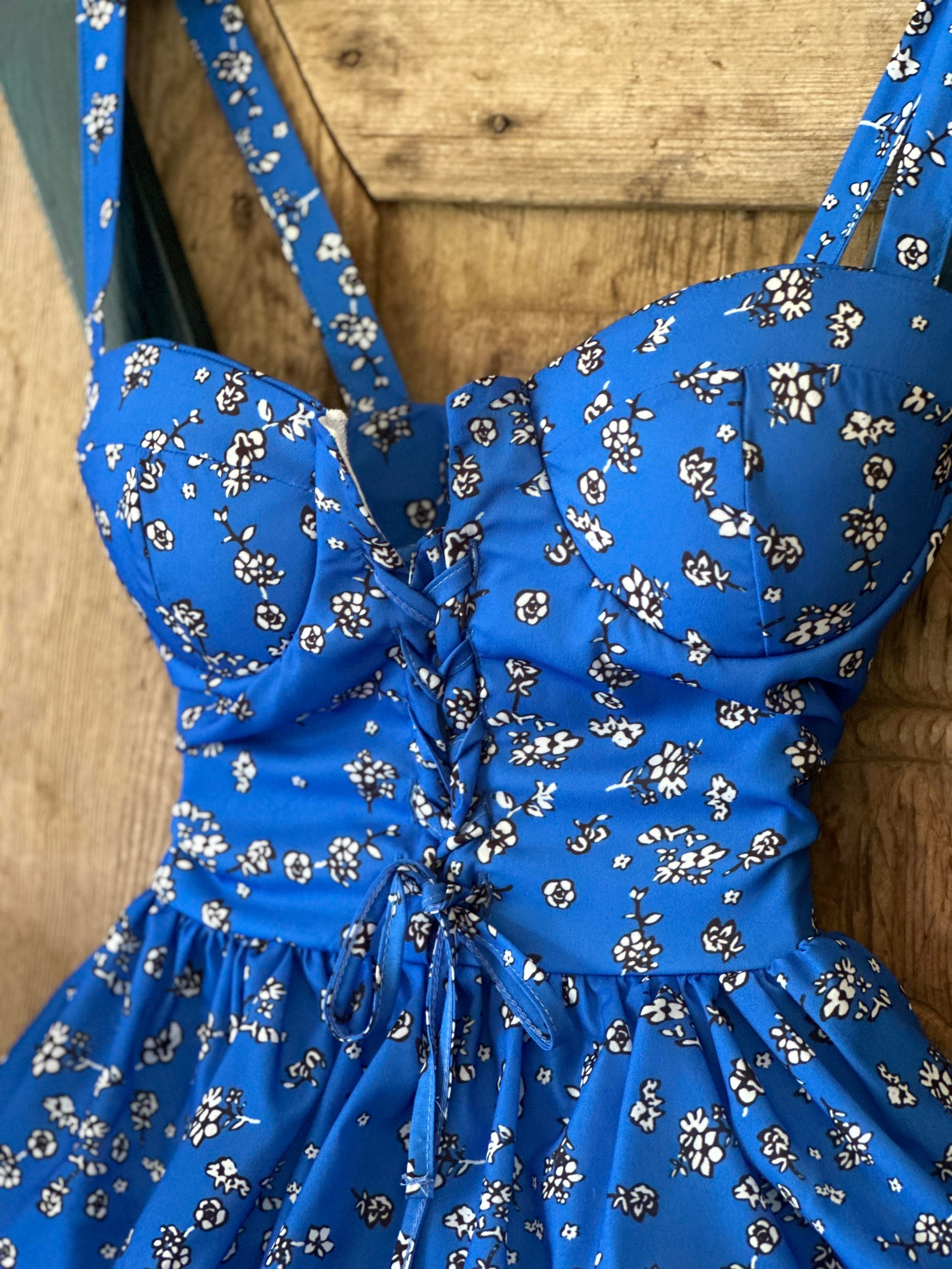 Jenifer Kumaş Çıtır Desen Kuşgözü Detay Kat Etekli Renkli Elbise