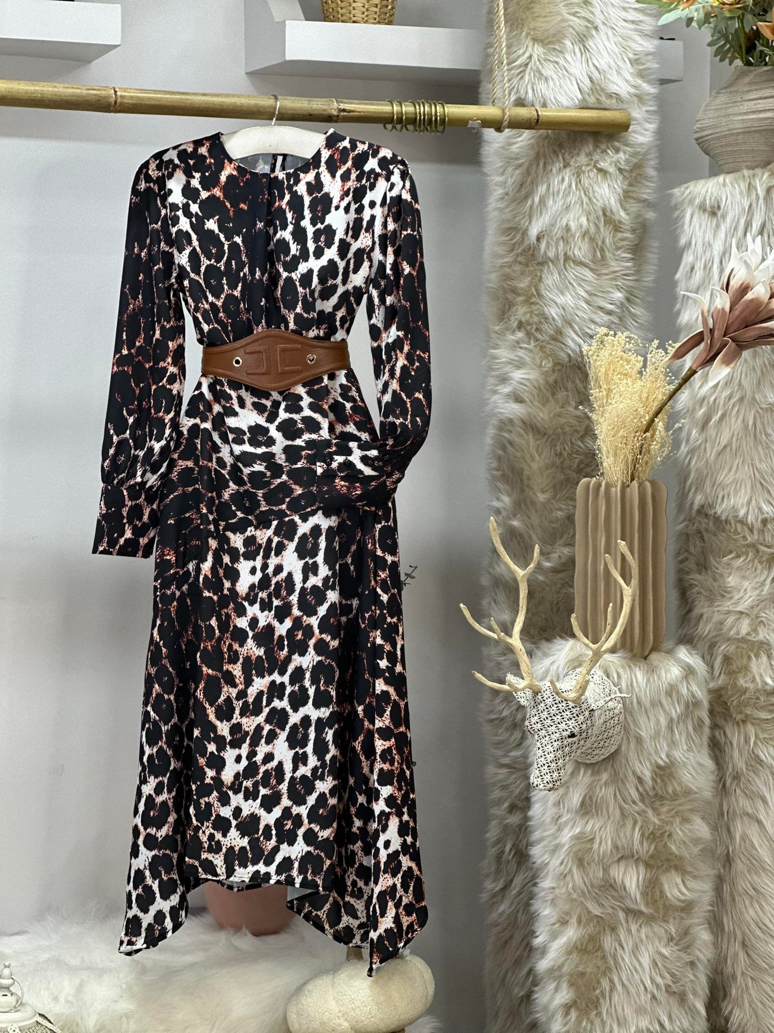 Jenifer Kumaş Leopar Desen Asimetrik Etekli Midi Boy Tasarım Elbise