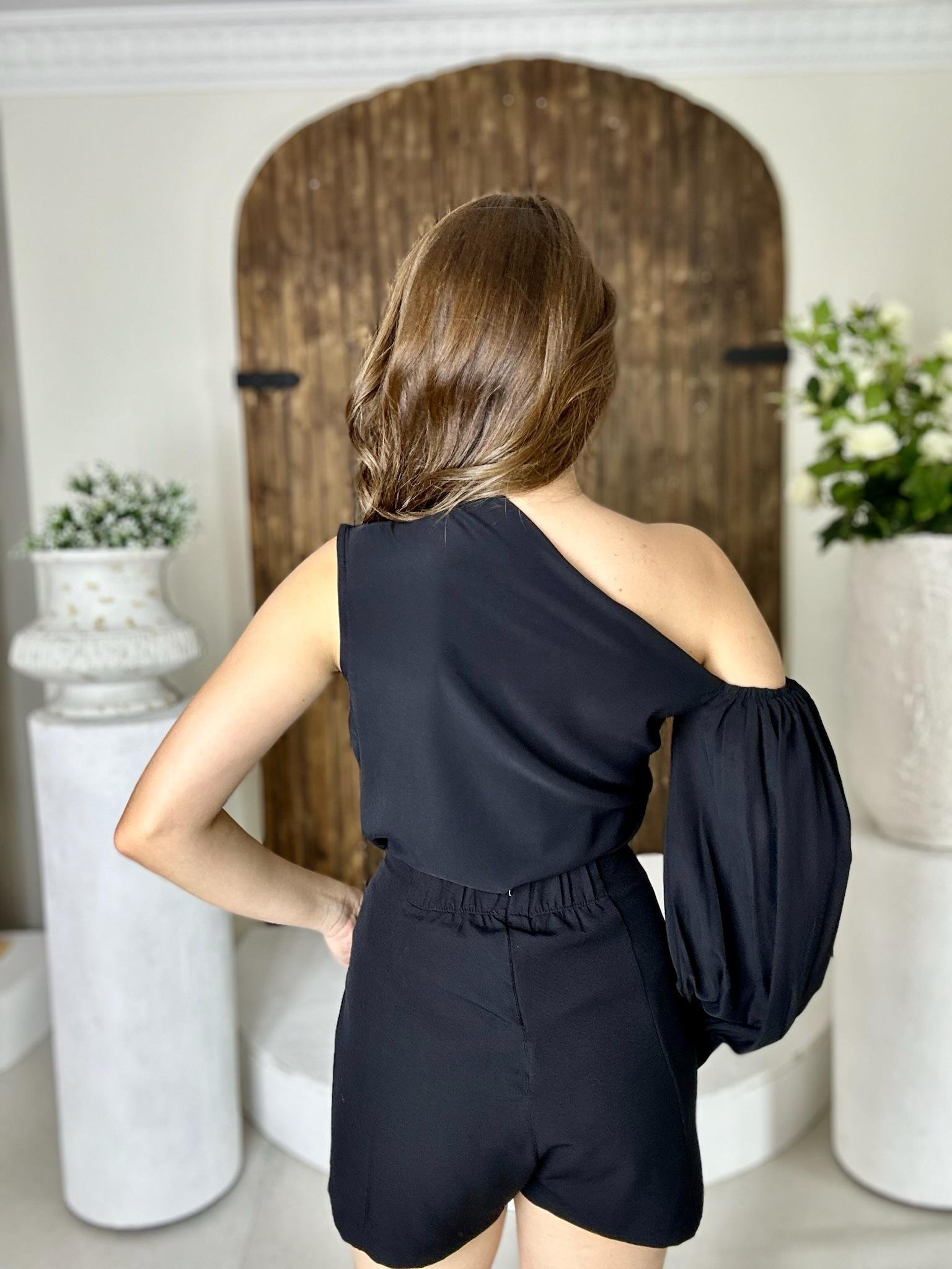 Jenifer Kumaş Tek Kol Bluz Siyah 