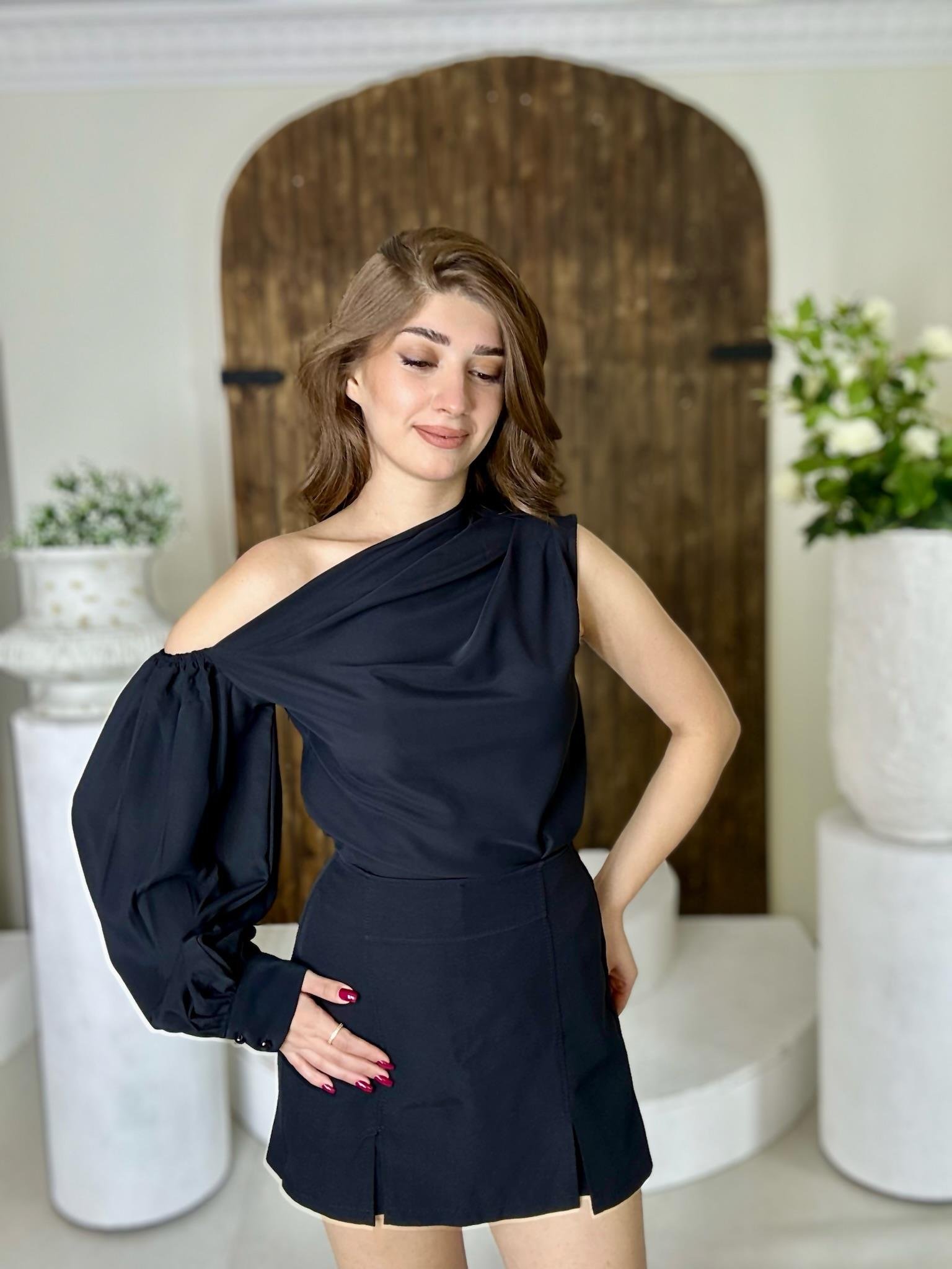 Jenifer Kumaş Tek Kol Bluz Siyah 