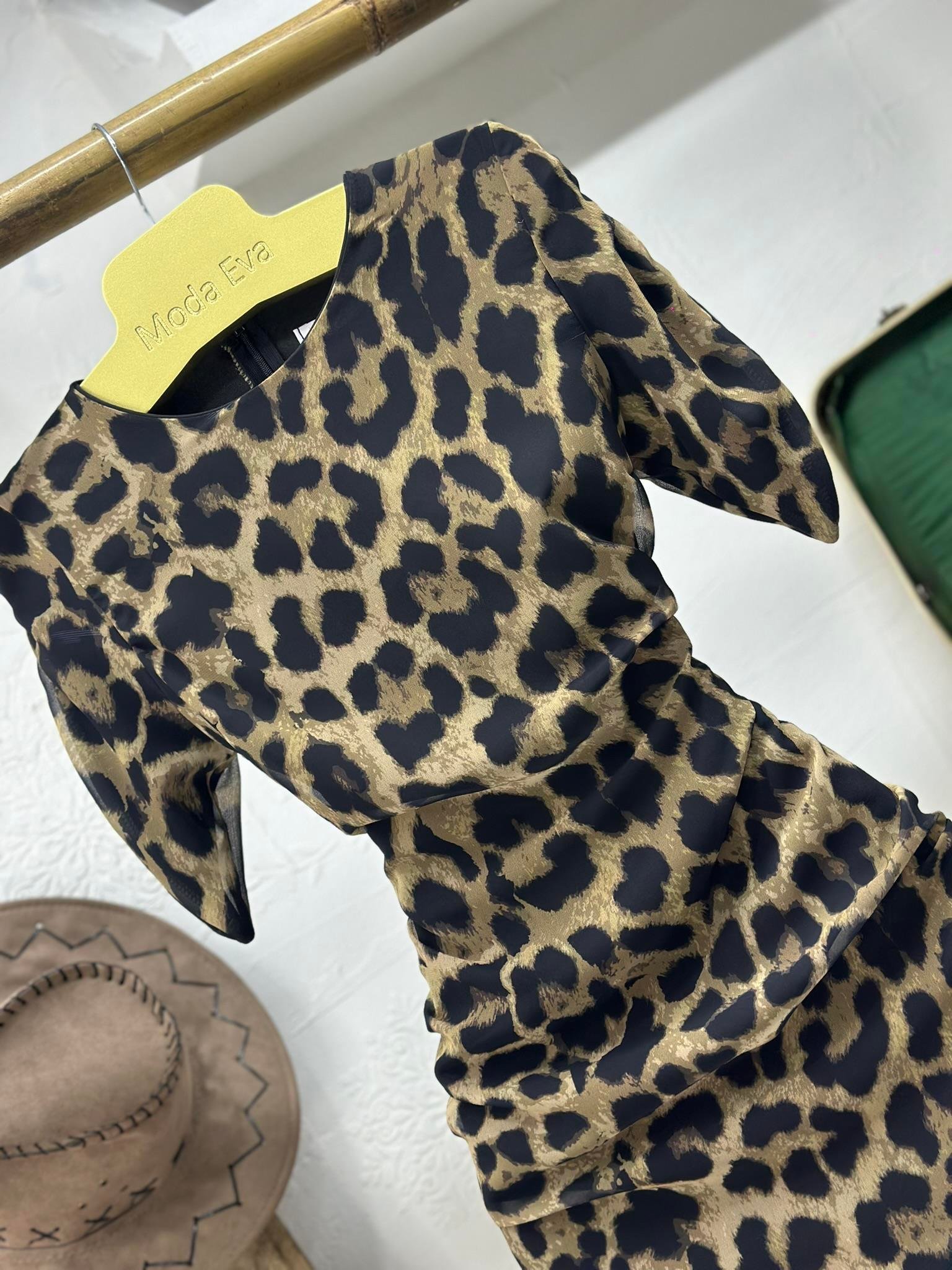 Jenifer Kumaş Yanlar Büzgülü Kol Detay Leopar Desen Elbise