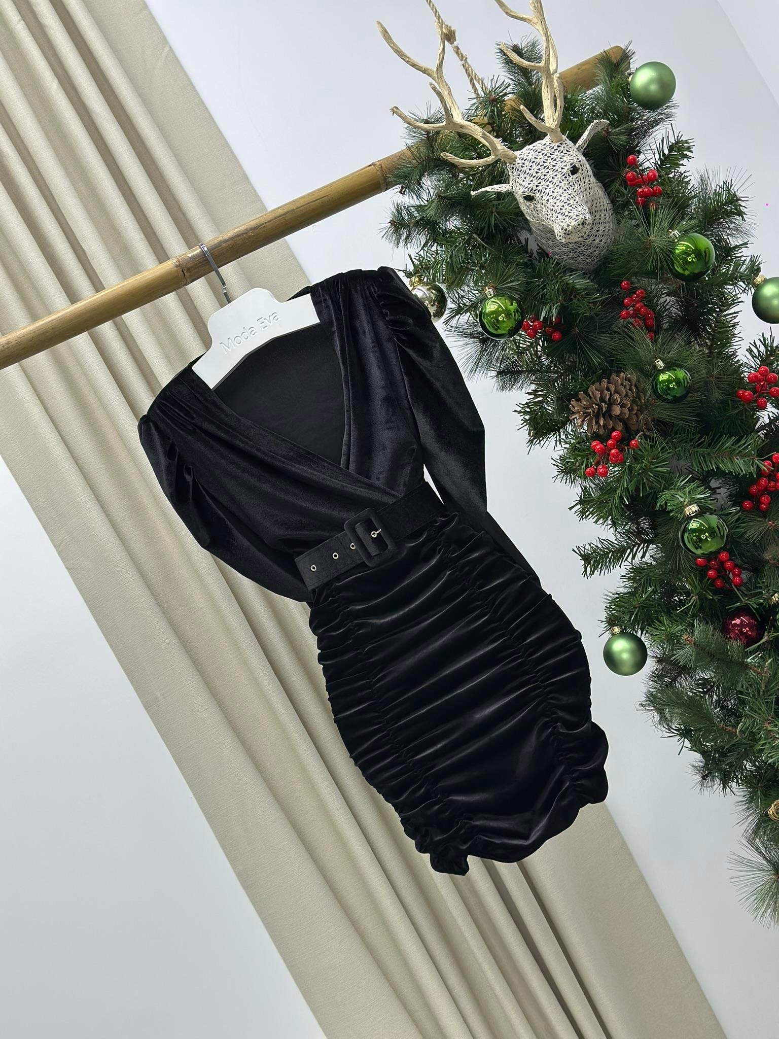 Kadife Kaplama Kemerli Drapeli Elbisemiz Siyah