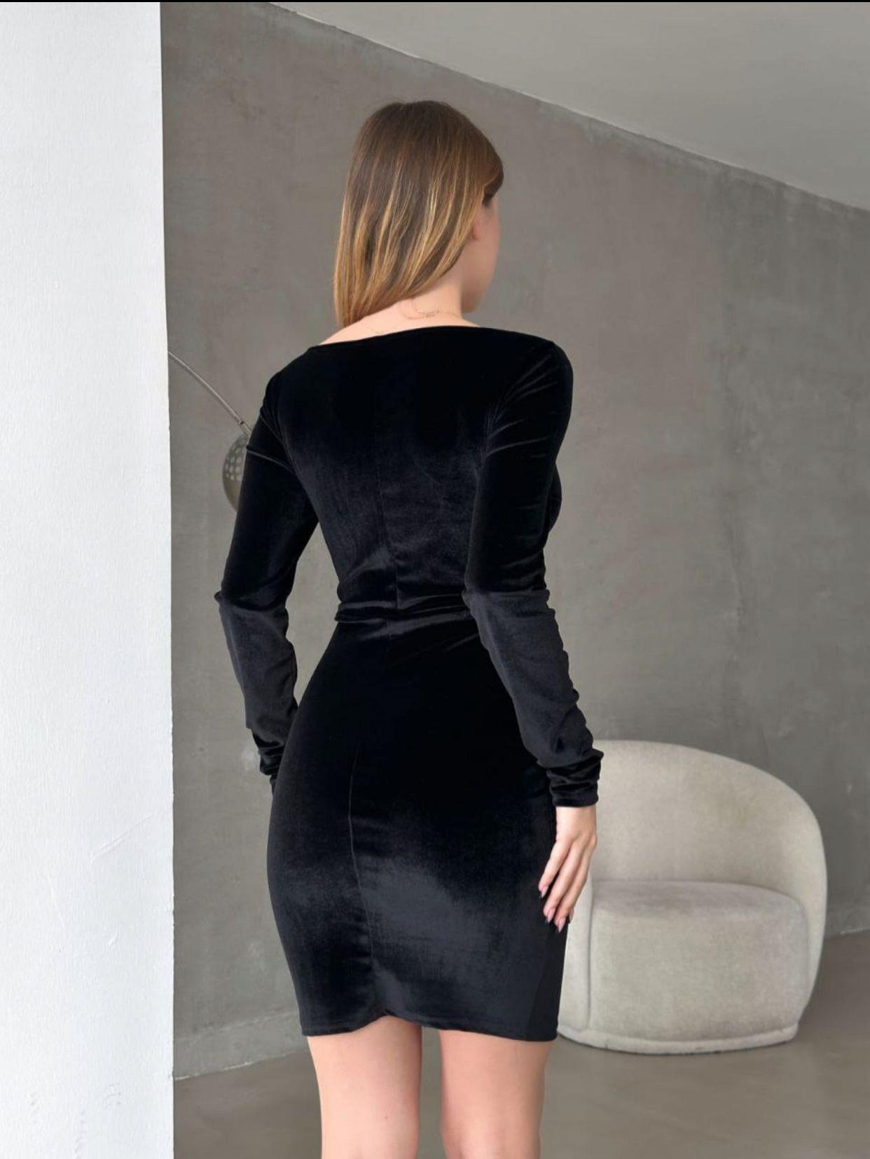 Kadife Kumaş Kare Yaka Yırtmaçlı Mini  Elbise 