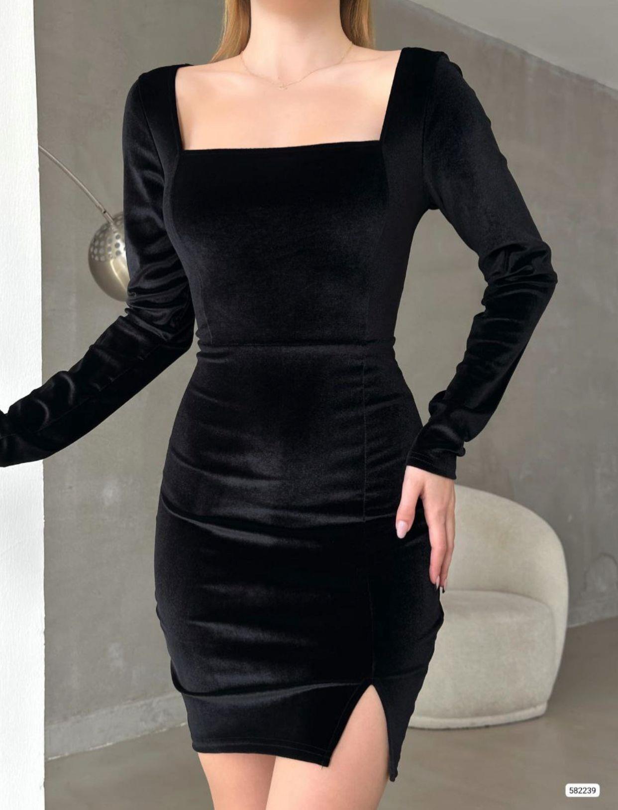 Kadife Kumaş Kare Yaka Yırtmaçlı Mini  Elbise 