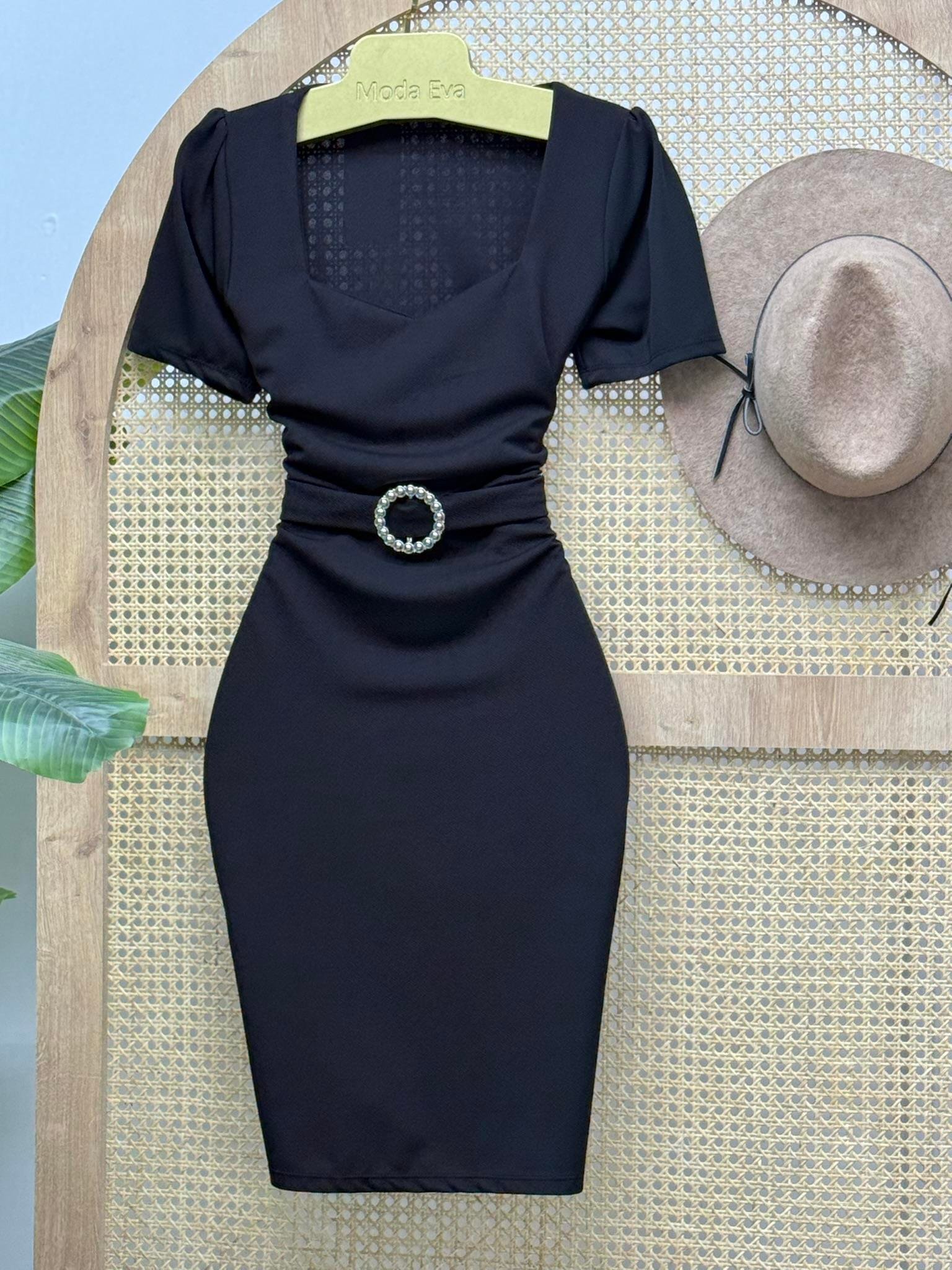 Kalp Yaka Crep Kumaş Aksesuar Detay Kalem Elbise Siyah