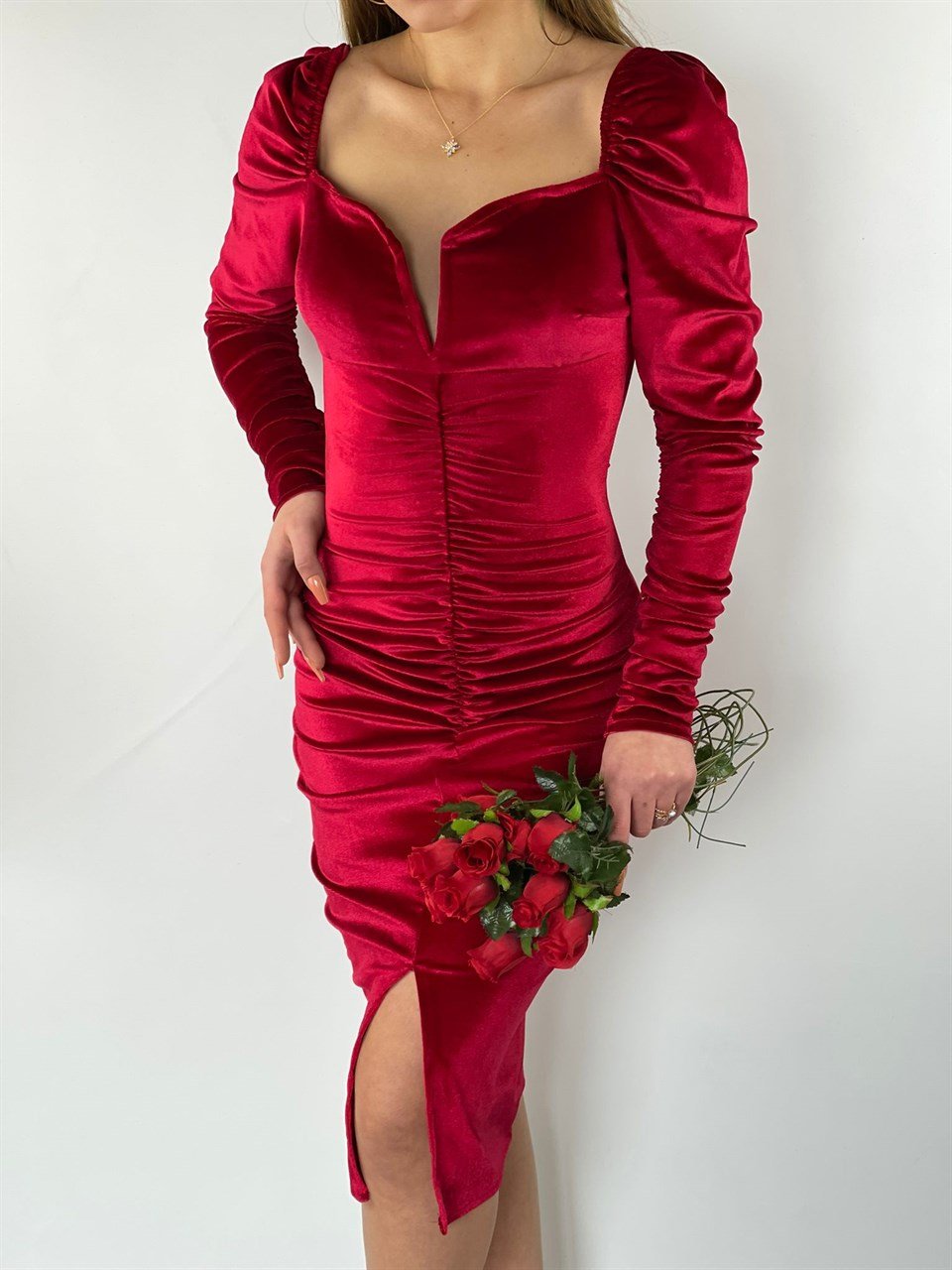 Kalp Yaka Drapeli Likralı İthal Kadife Kumaş Kalem Elbise