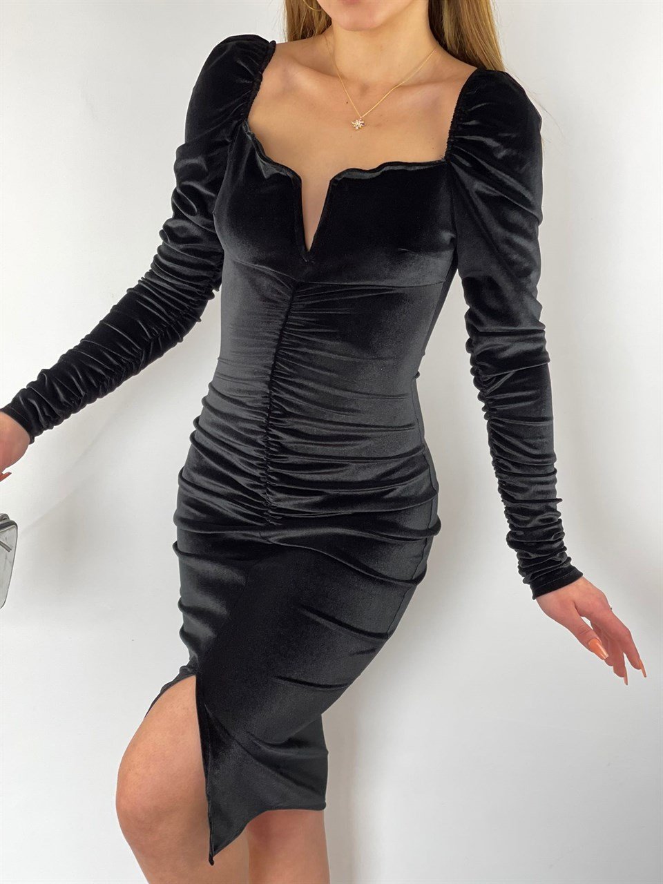 Kalp Yaka Drapeli Likralı İthal Kadife Kumaş Kalem Elbise