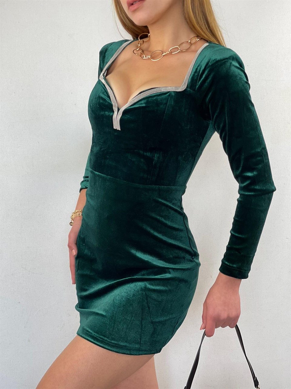 Kalp Yaka Taş Şeritli Kadife Elbise