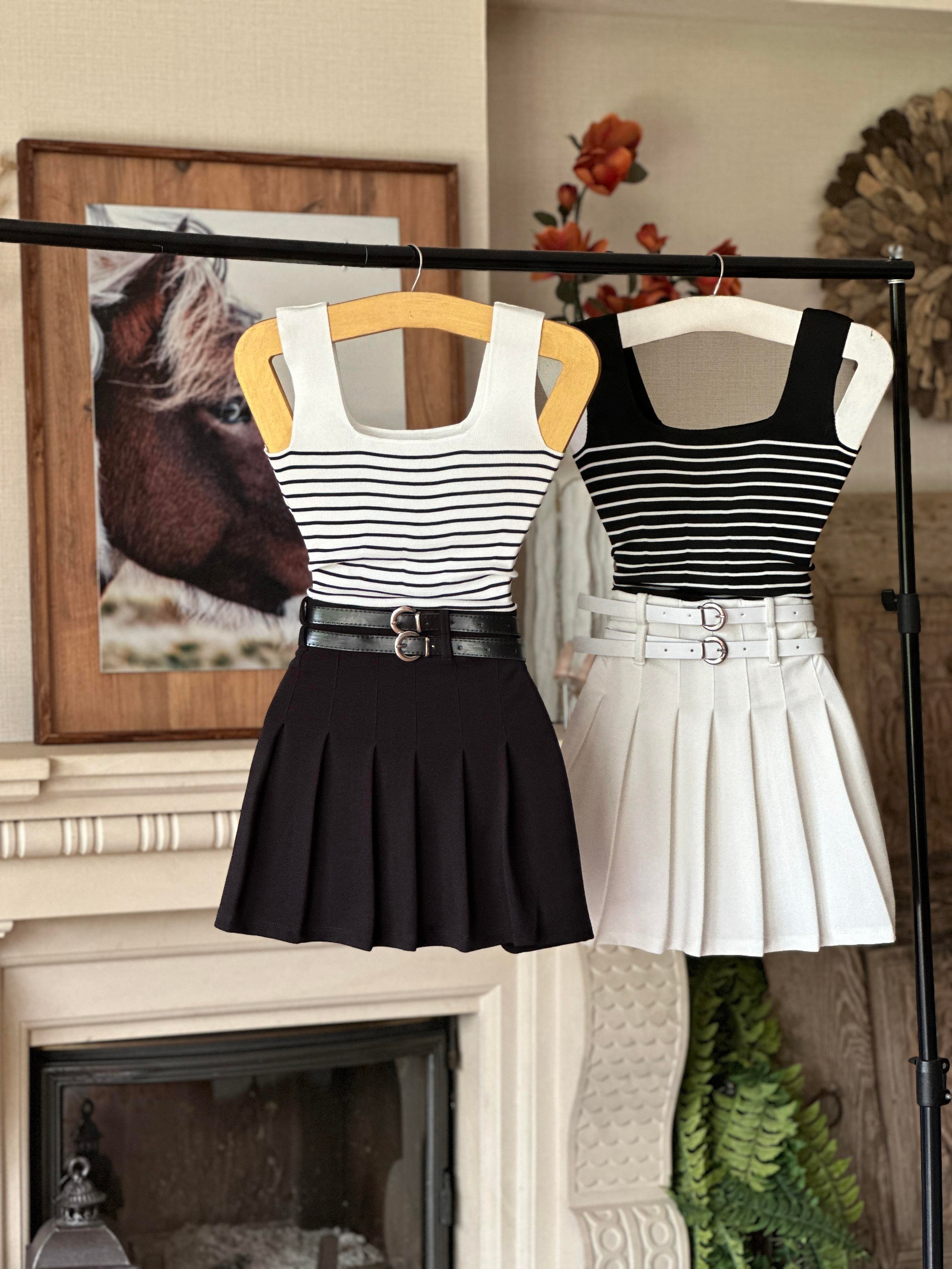 Kare Yaka Çizgili Triko Bluz 