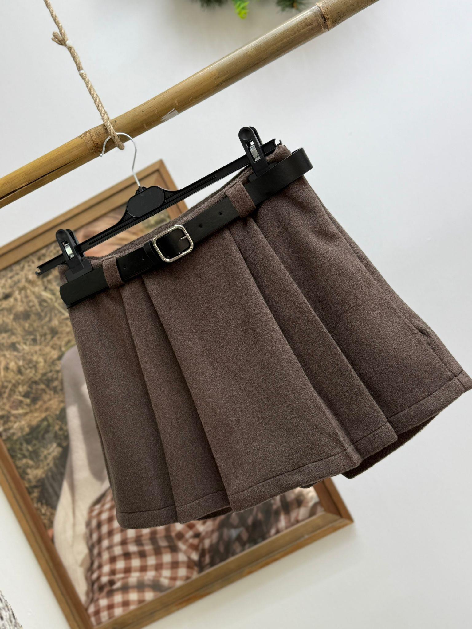 Kaşe Kumaş Kemerli Pileli Şort Etek Kahverengi