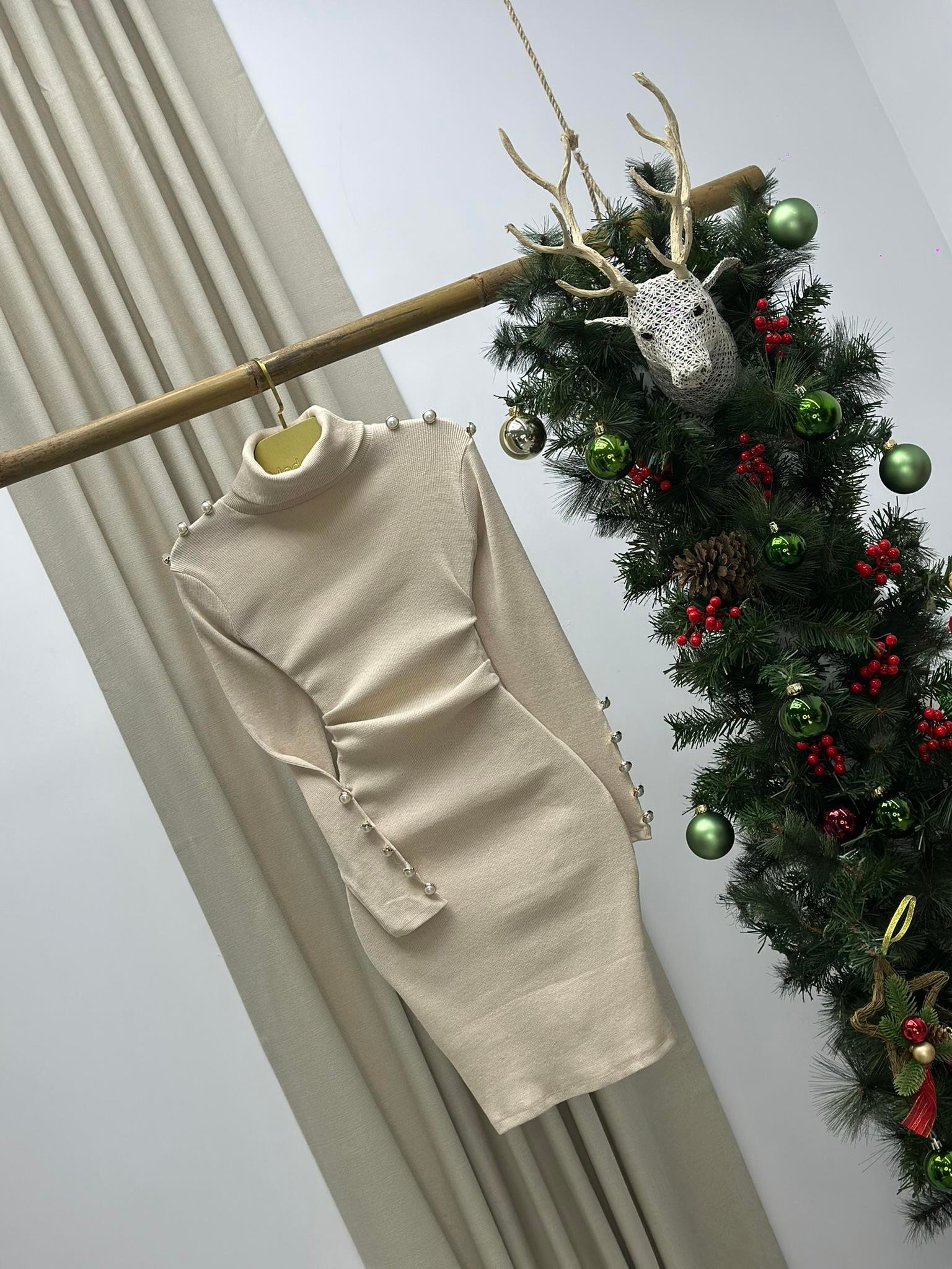 Kaşkorse Kumaş Balıkçı Yaka Omuz ve Kol Düğme Detaylı Bej Kalem Elbise