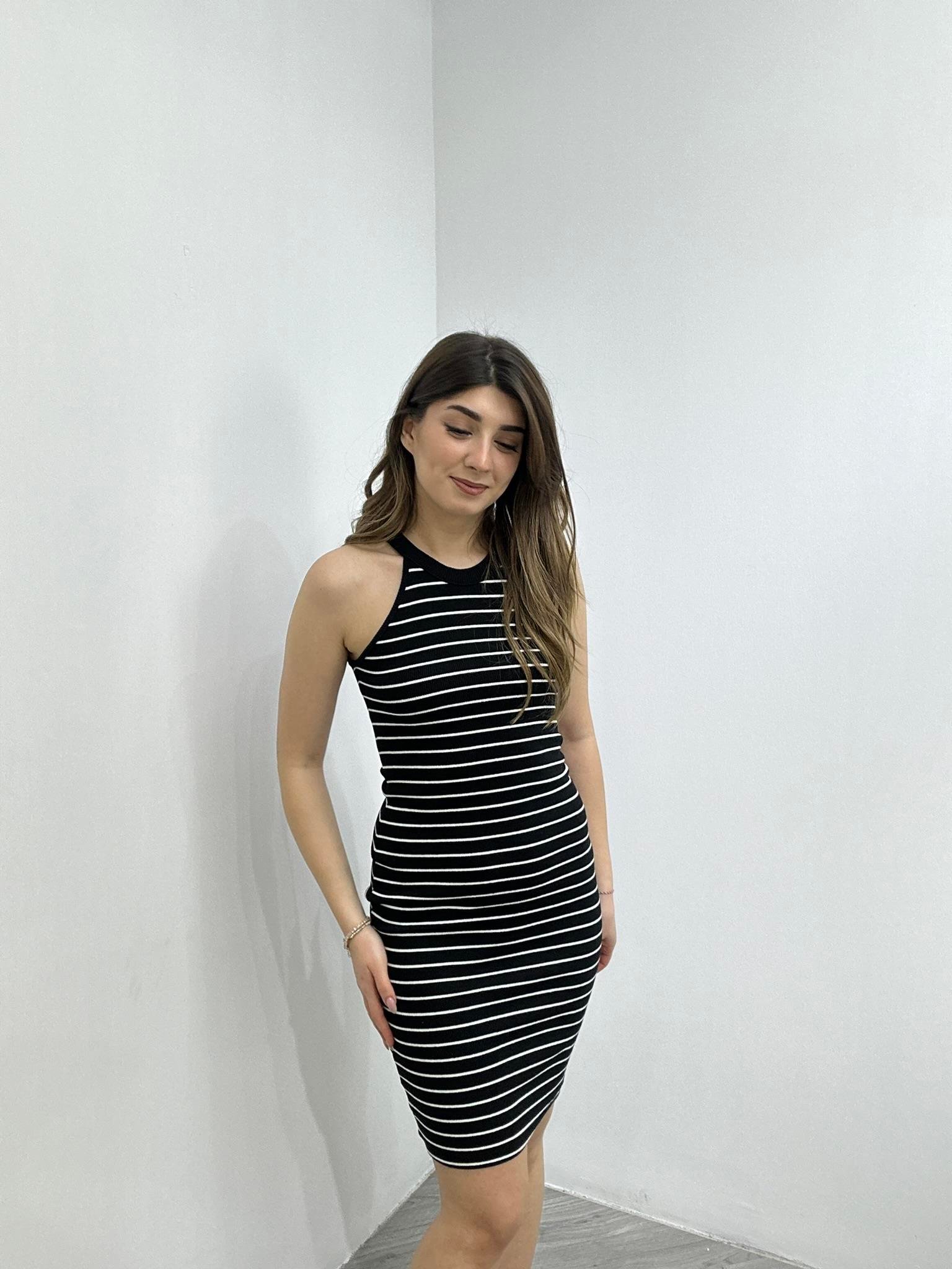 Kaşkorse Kumaş Çizgi Desen Halter Yaka Elbise