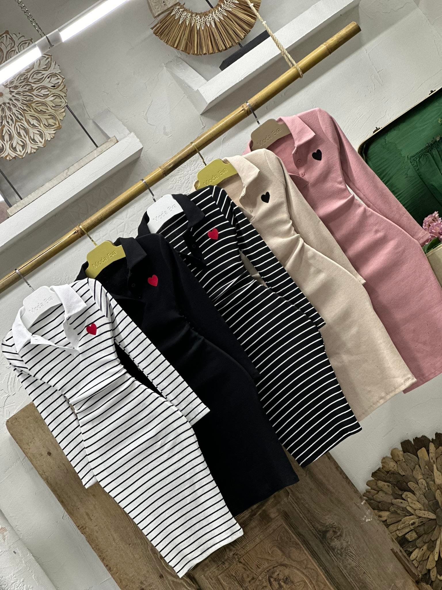 Kaşkorse Kumaş Çizgi Desen Kalp Nakışlı Polo Yaka Uzun Kollu Siyah Ve Beyaz Elbise