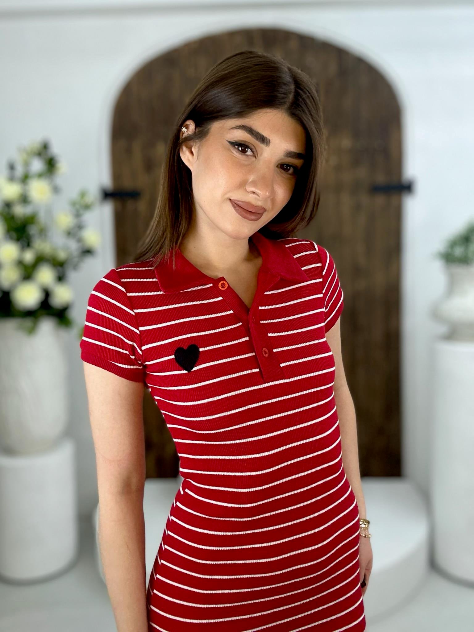 Kaşkorse Kumaş Çizgi Desen Kalp Nakışlı Polo Yaka Elbise