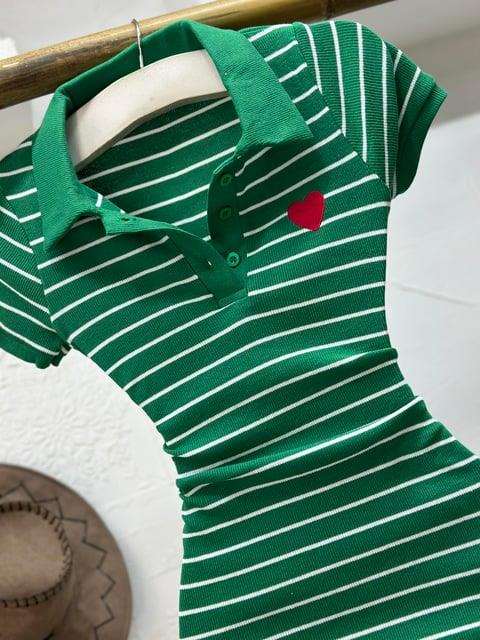 Kaşkorse Kumaş Çizgi Desen Kalp Nakışlı Polo Yaka Elbise