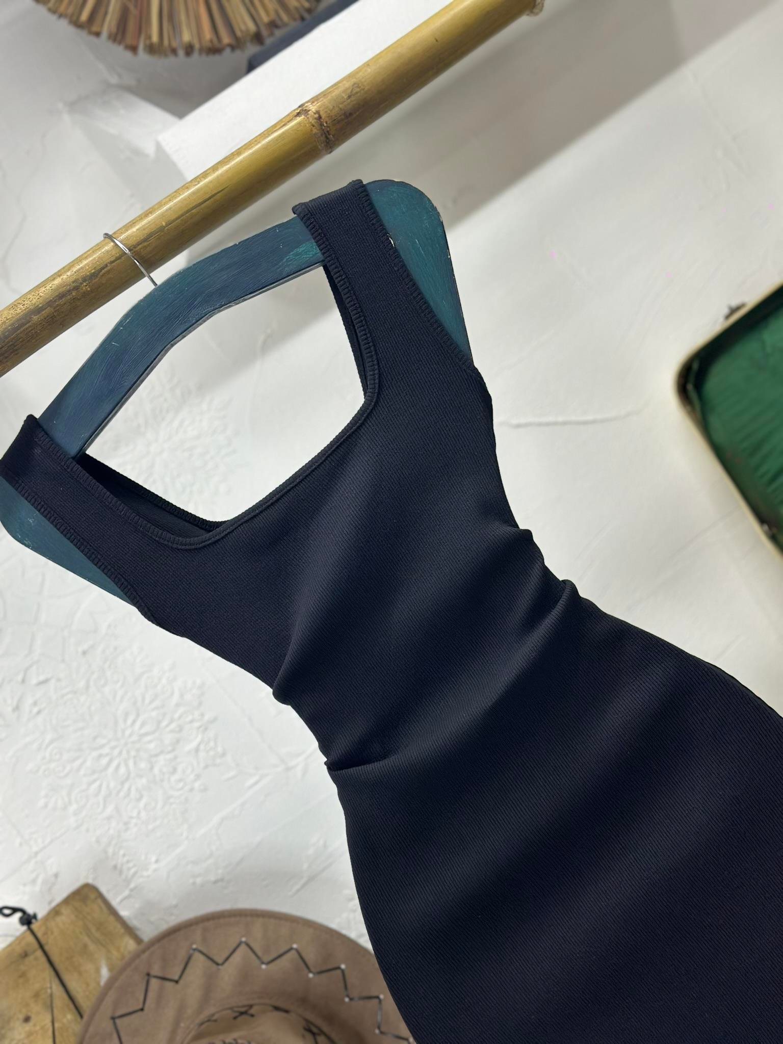 Kaşkorse Kumaş Kare Yaka Yan Yırtmaçlı Elbise