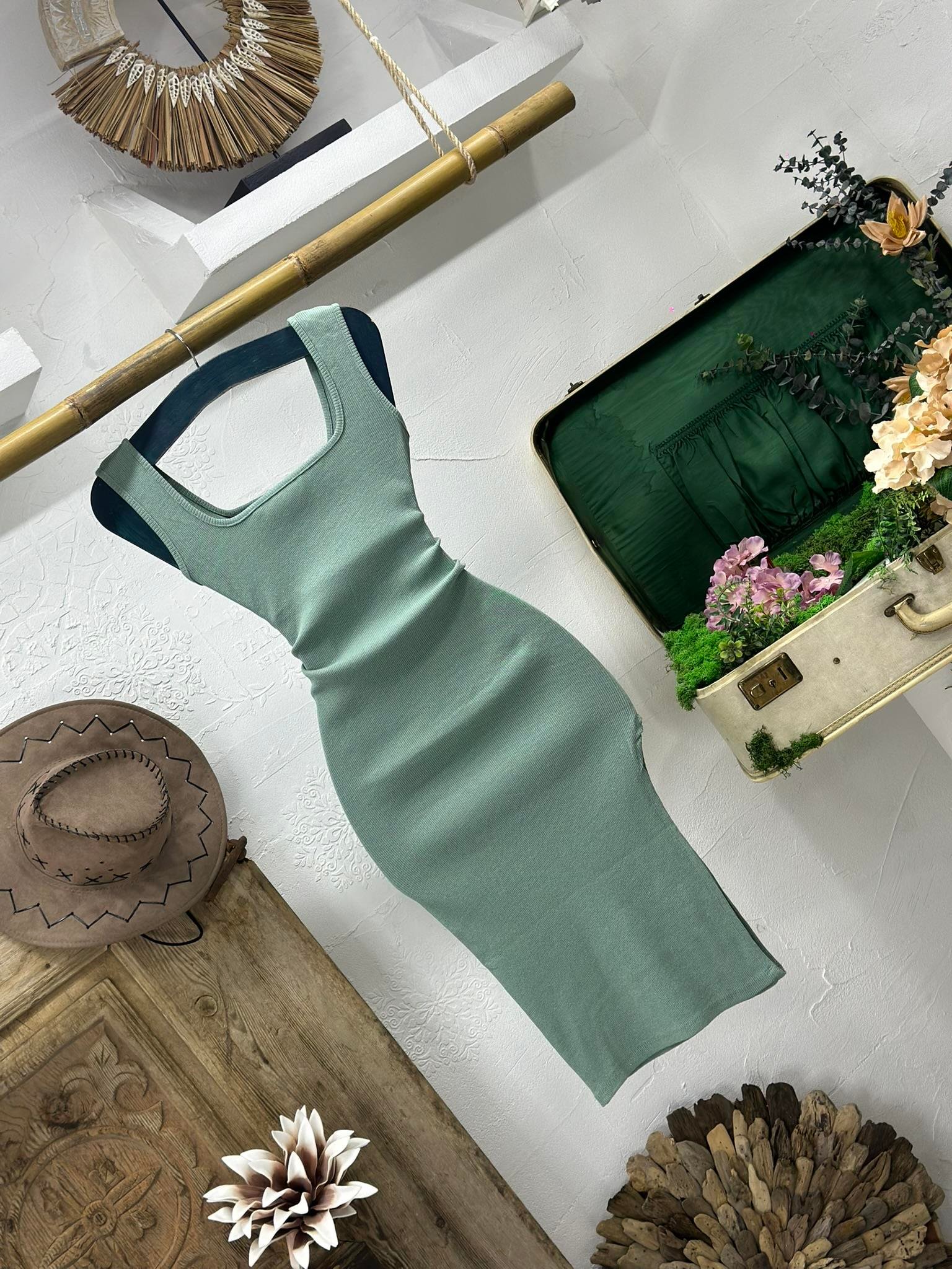 Kaşkorse Kumaş Kare Yaka Yan Yırtmaçlı Elbise