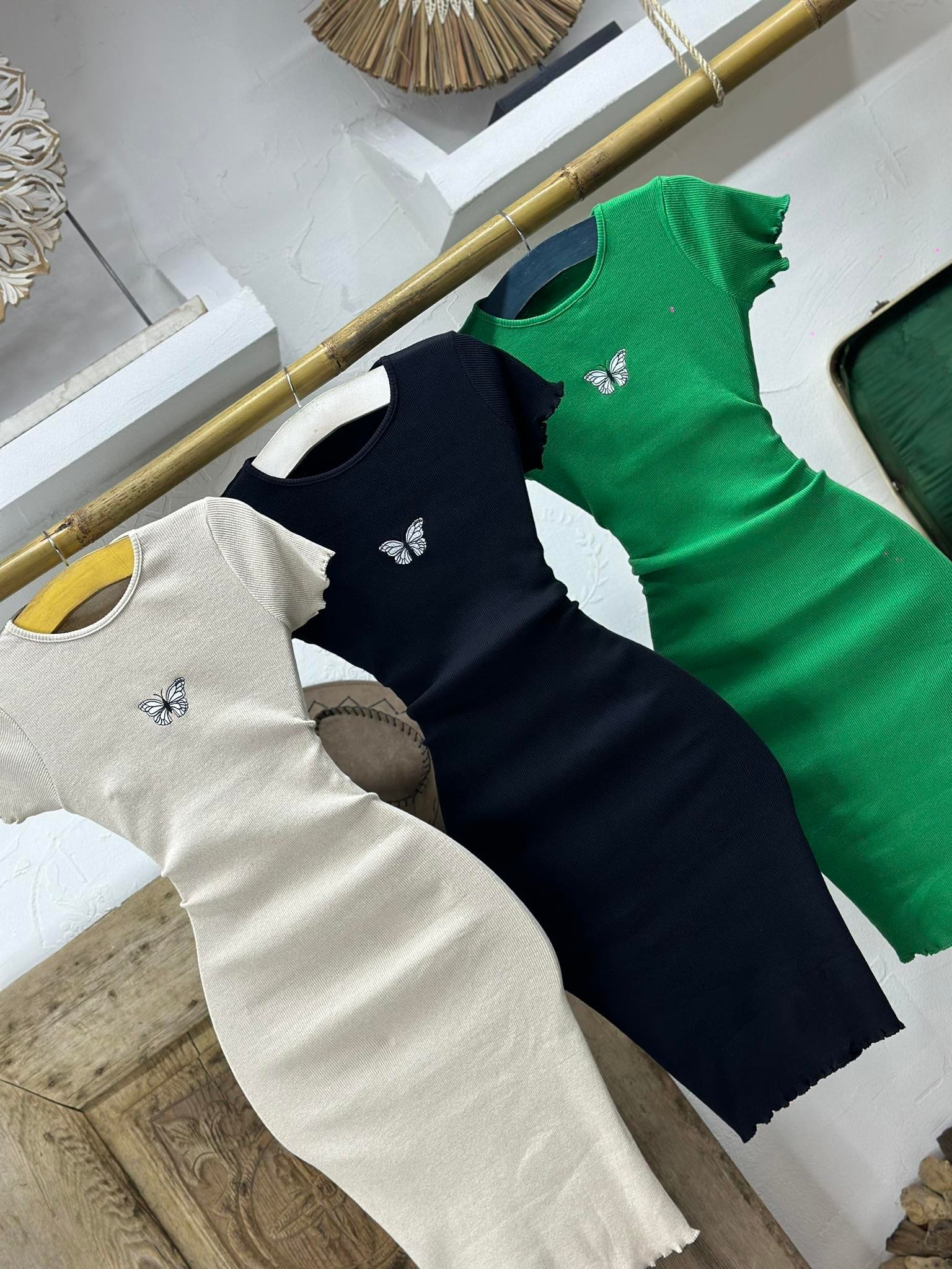 Kaşkorse Kumaş Kelebek Nakışlı Kalem Model Elbise