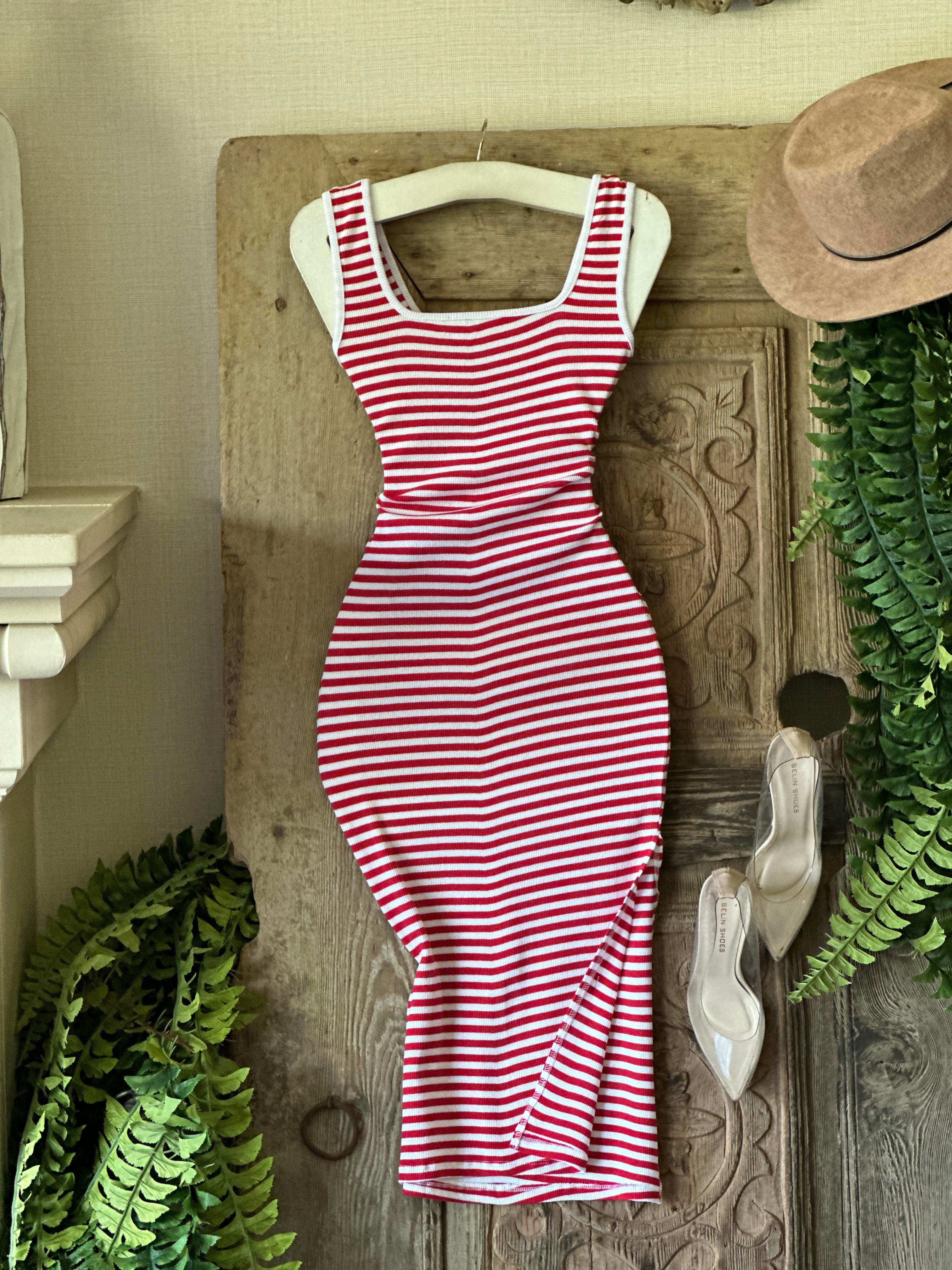 Kaşkorse Kumaş U Yaka Çizgi Desen Kalın Askılı Elbisemiz 