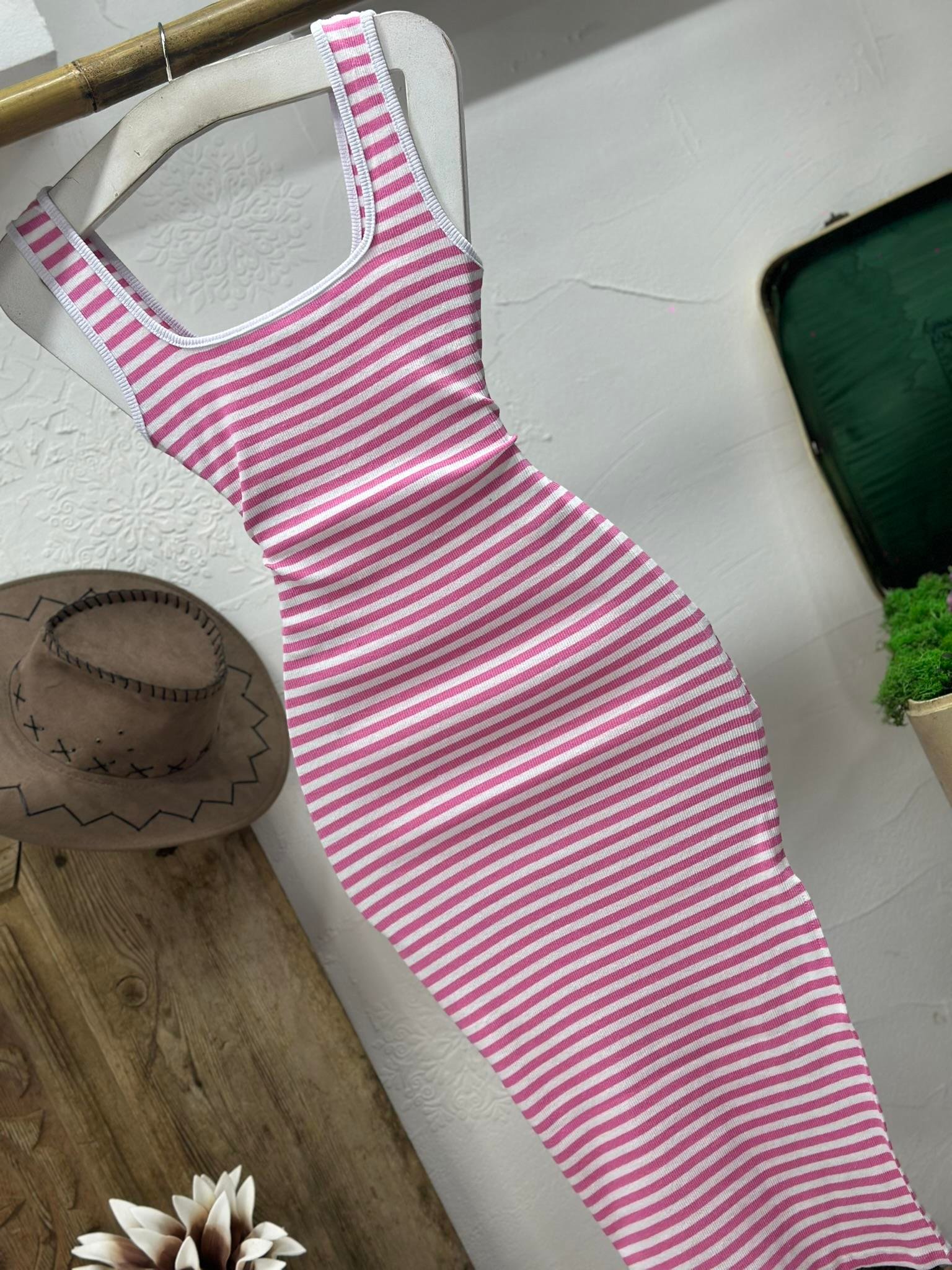 Kaşkorse Kumaş U Yaka Çizgi Desen Kalın Askılı Elbisemiz 