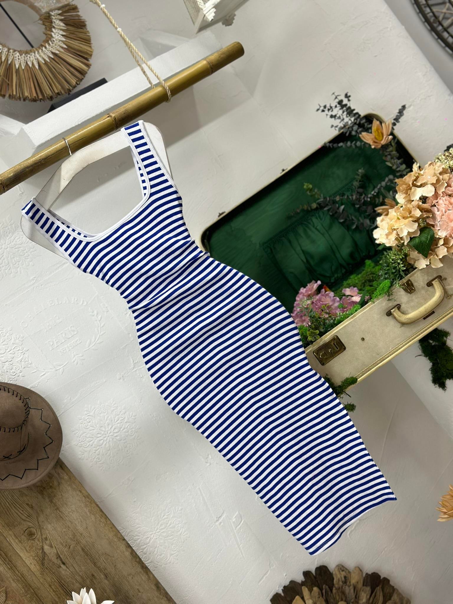 Kaşkorse Kumaş U Yaka Çizgi Desen Kalın Askılı Elbisemiz 