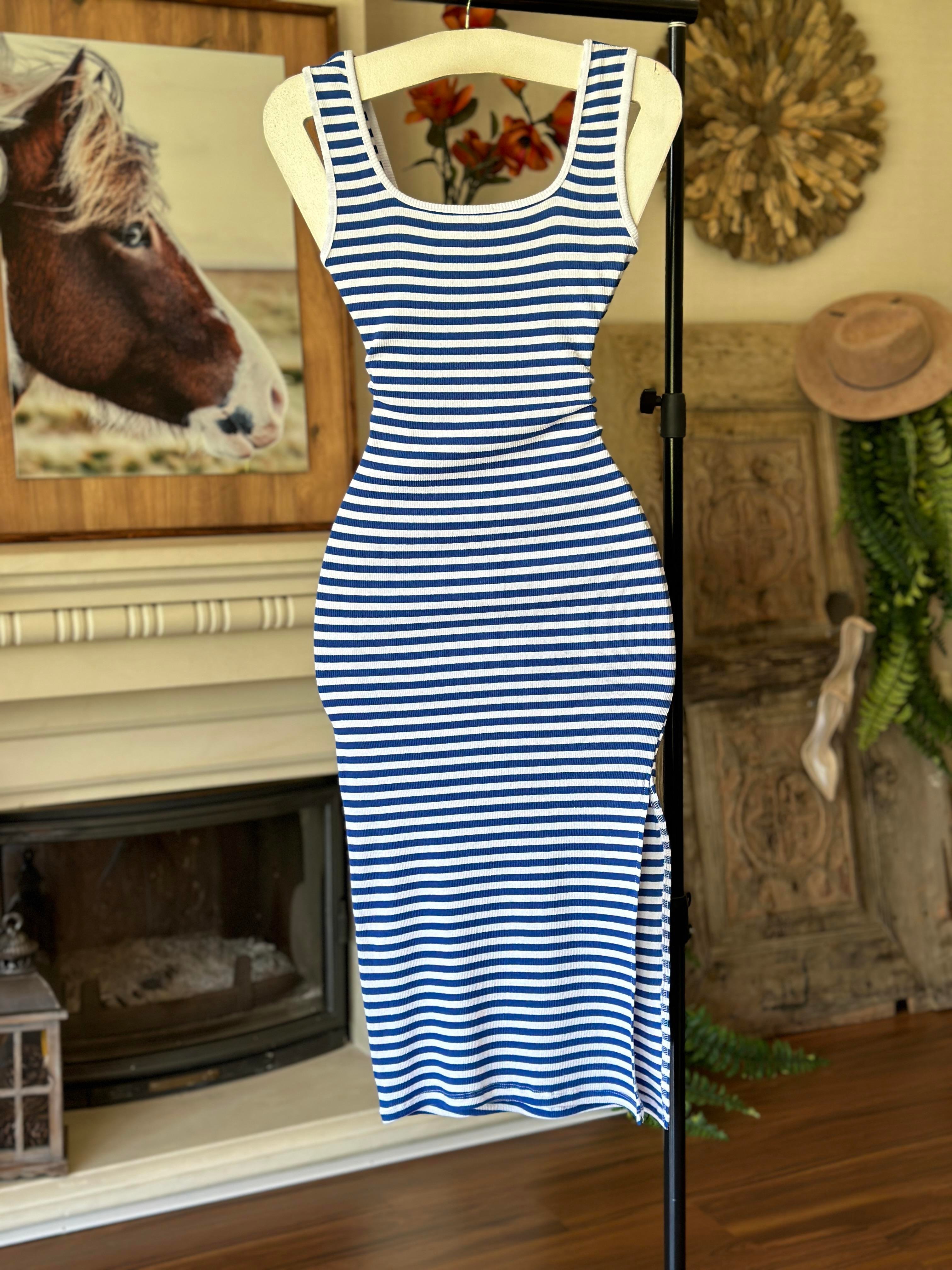 Kaşkorse Kumaş U Yaka Çizgi Desen Kalın Askılı Elbisemiz 