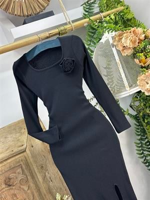 Kaşkorse Kumaş U Yaka Yan Yırtmaçlı Yaka Çiçek Detaylı Midi Boy Siyah Kalem Elbise