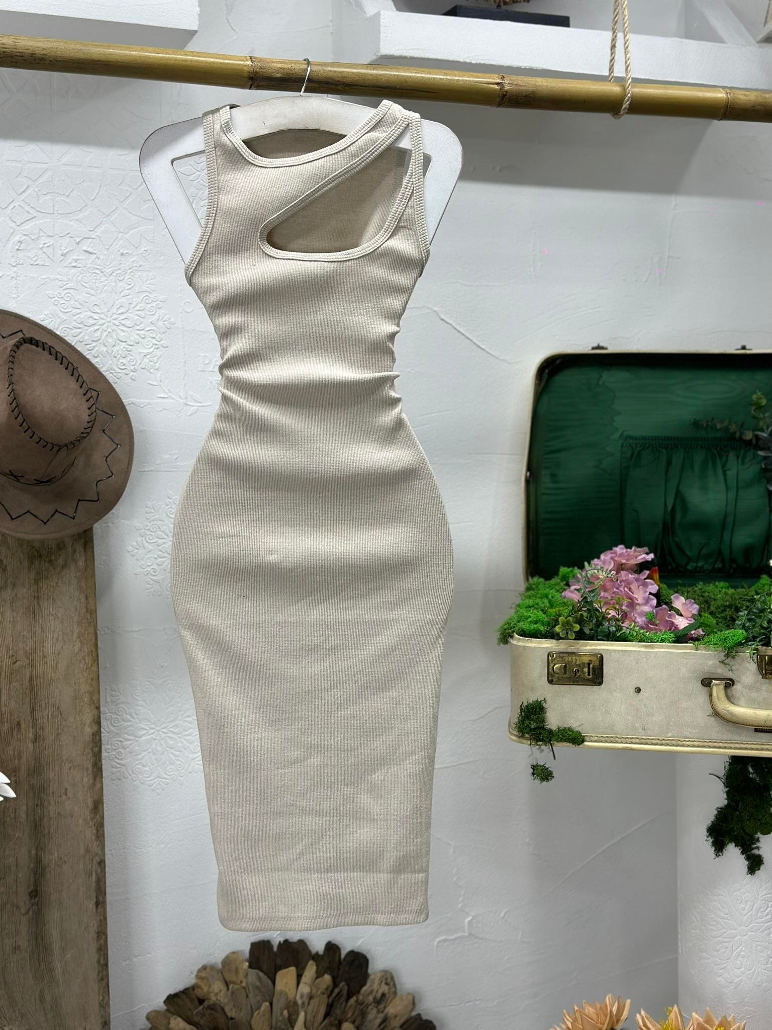 Kaşkorse Kumaş Yaka Detay Kalın Askılı Kalem Elbisemiz 