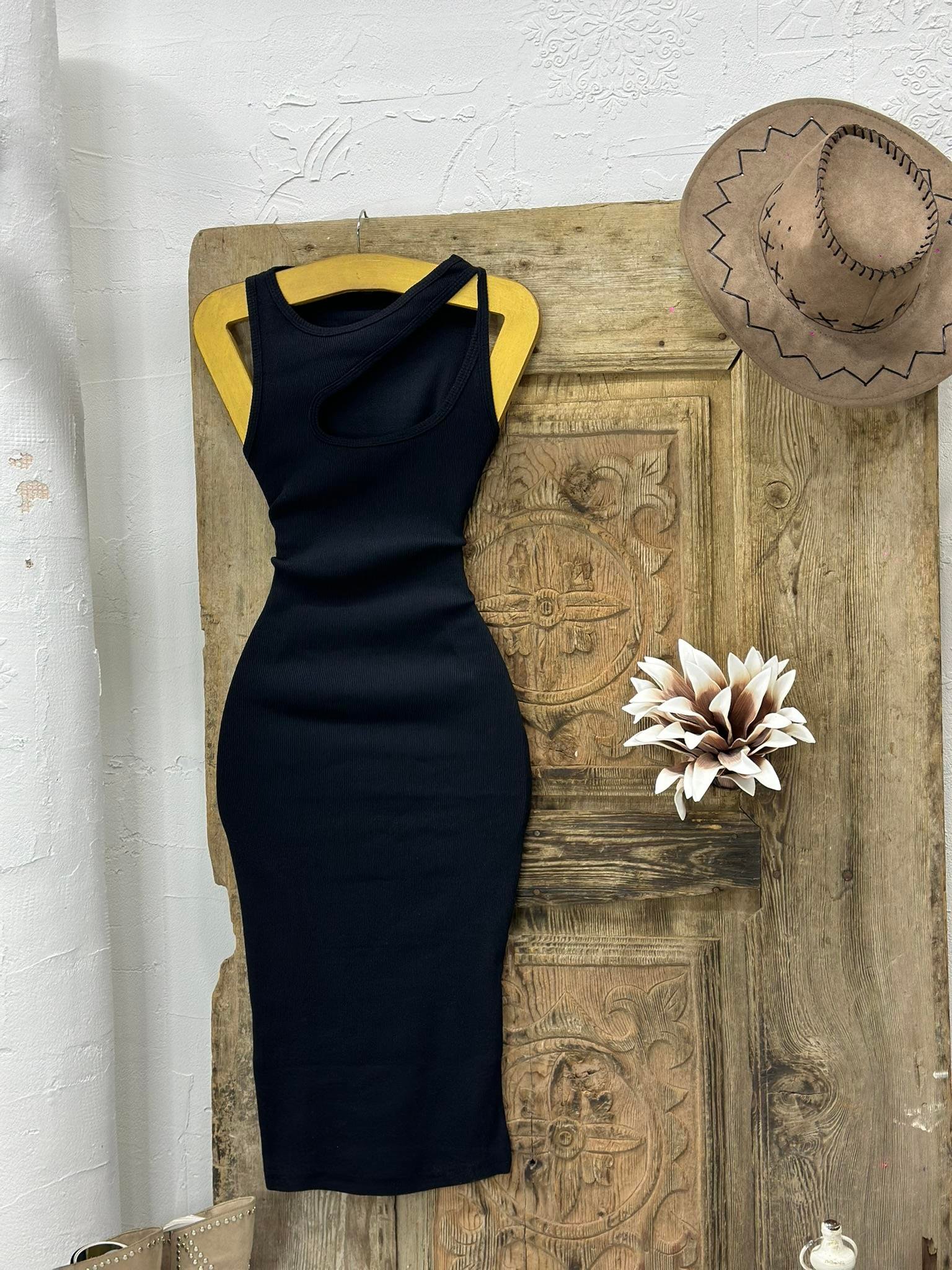 Kaşkorse Kumaş Yaka Detay Kalın Askılı Kalem Elbisemiz 