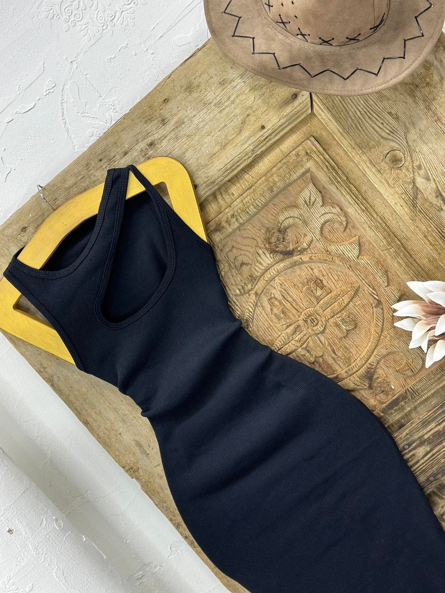 Kaşkorse Kumaş Yaka Detay Kalın Askılı Kalem Elbisemiz 