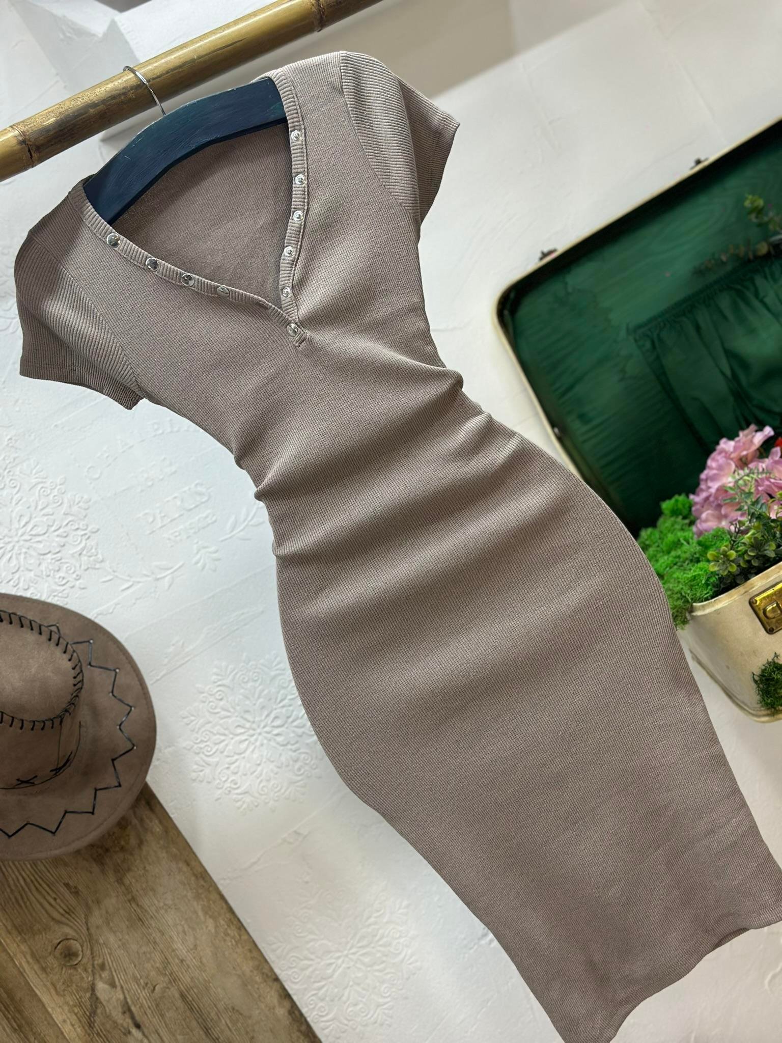 Kaşkorse Kumaş Yakası Patlı Kısa Kollu Kalem Elbise