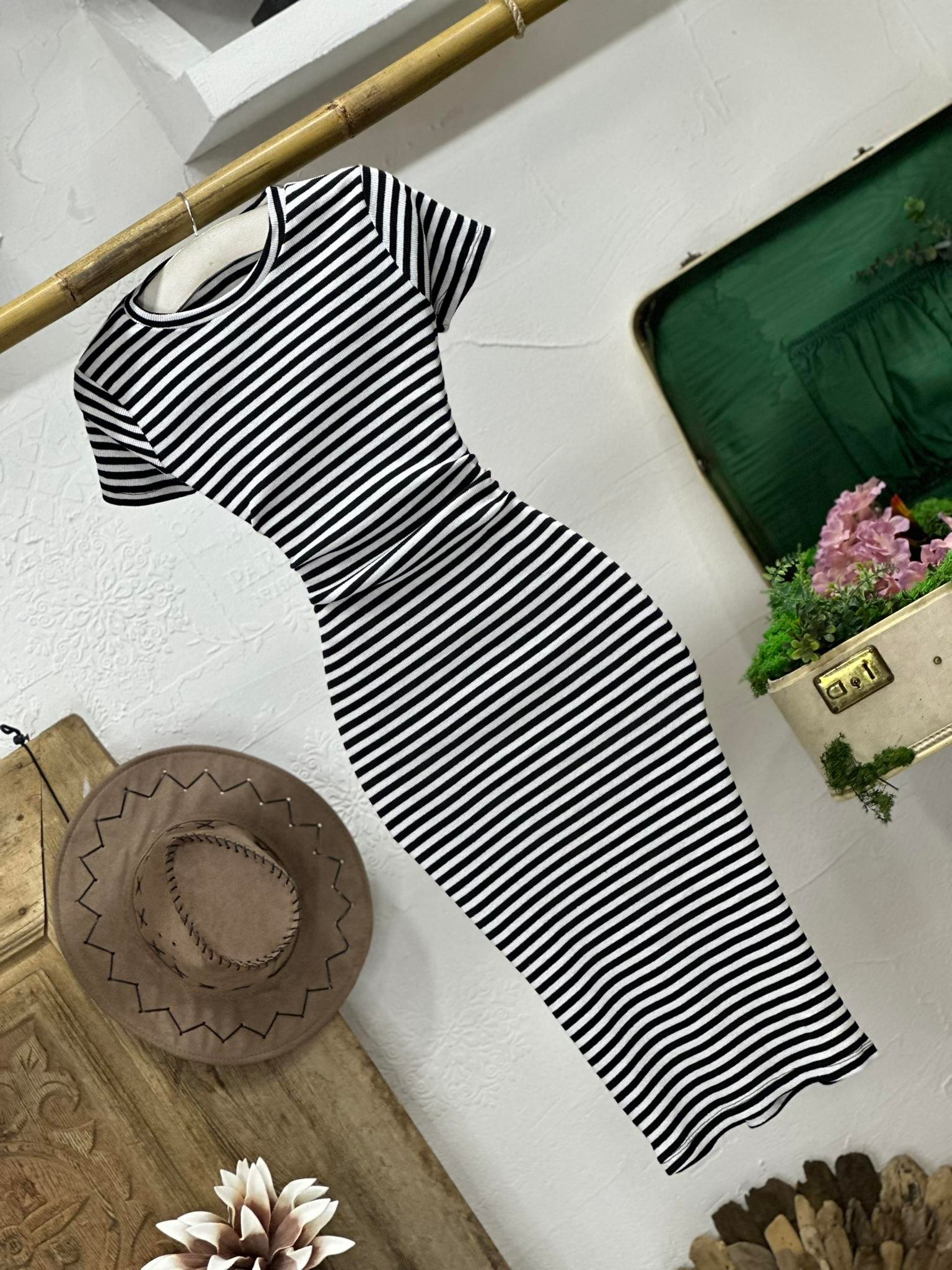 Kaşkorse Kumaş Yuvarlak Yaka Çizgi Desen Kalem Elbise