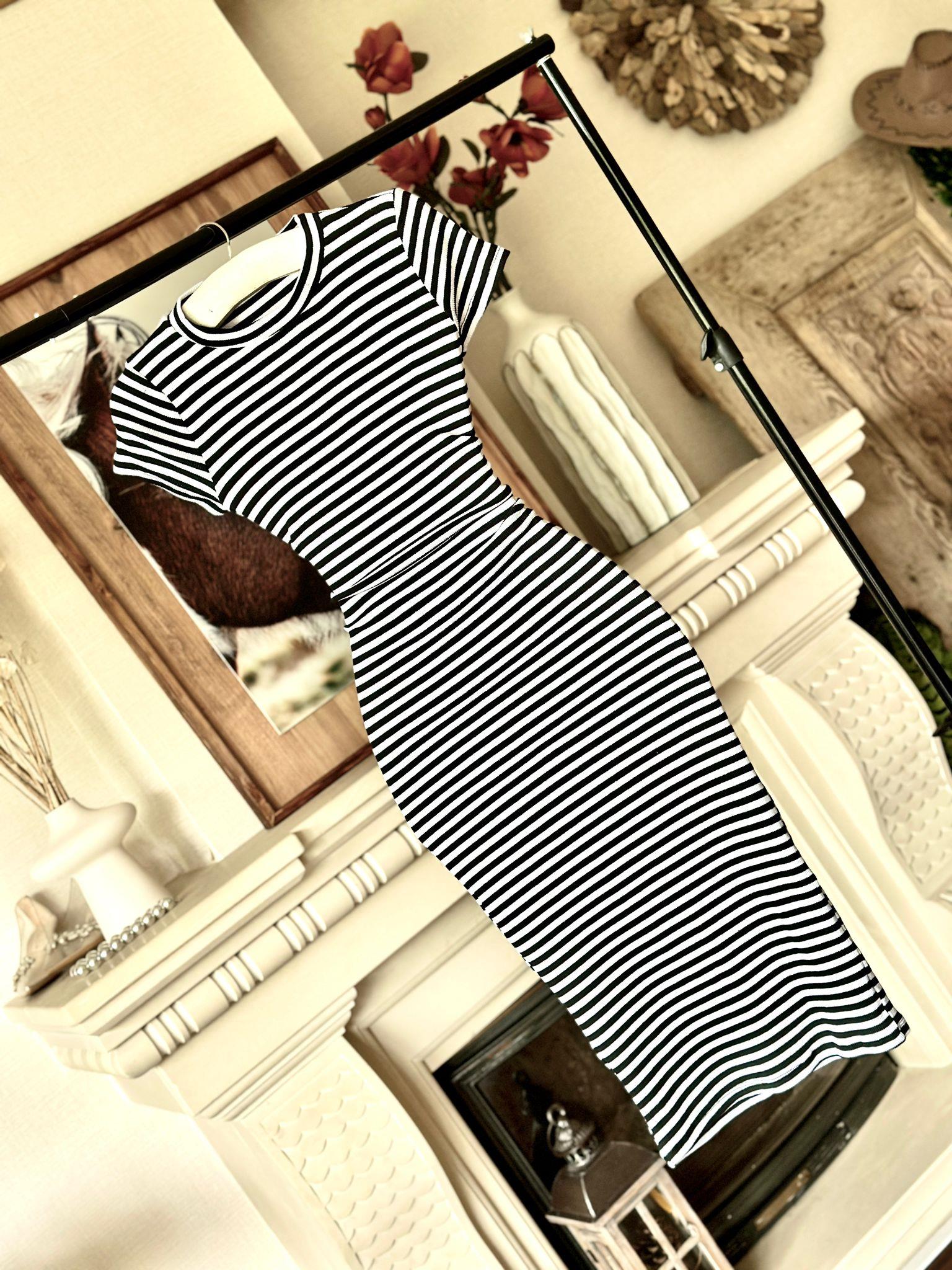 Kaşkorse Kumaş Yuvarlak Yaka Çizgi Desen Kalem Elbise