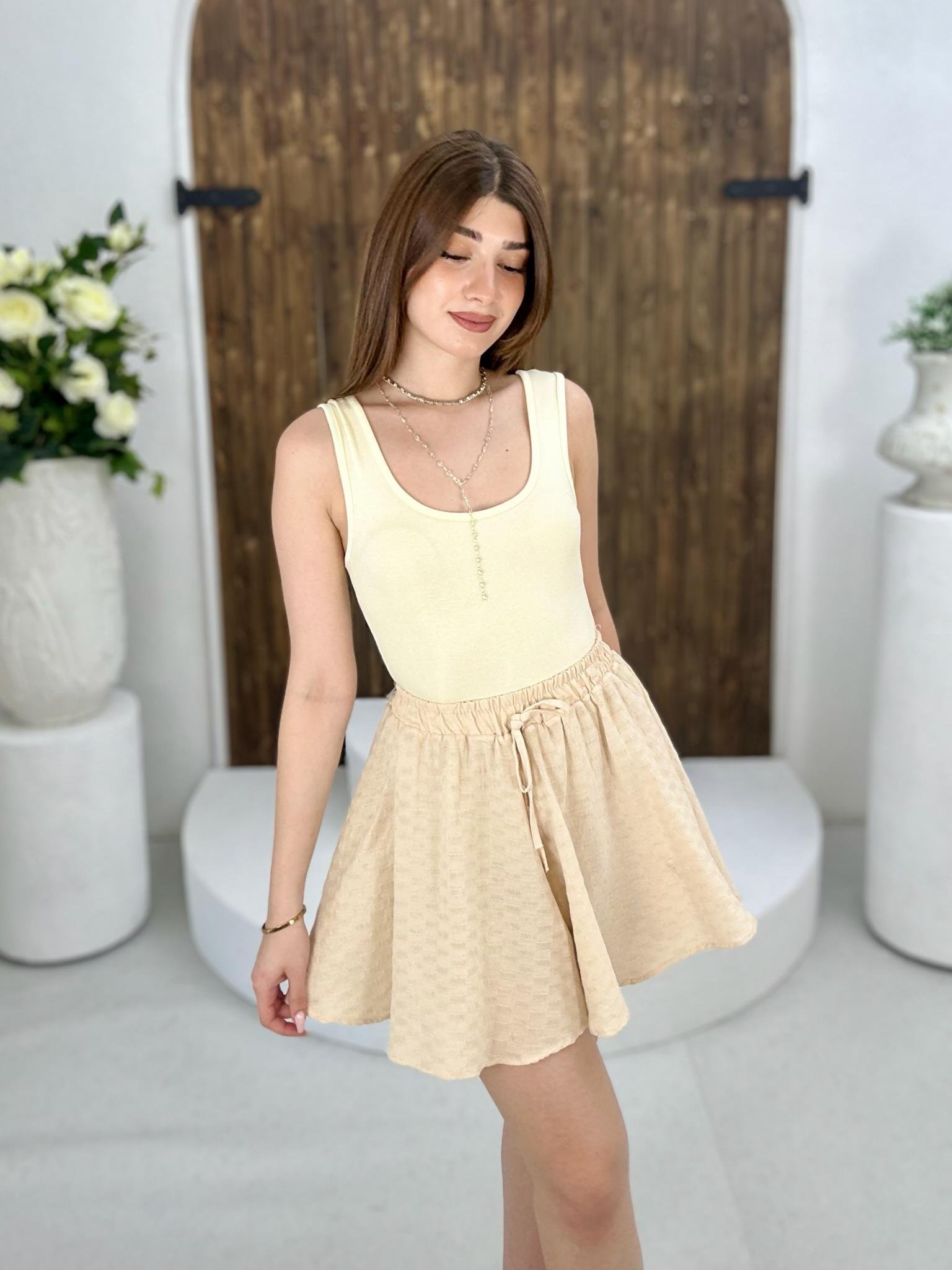 Keten Kumaş Astarlı Beli Lastikli Etek Görünümlü Şort