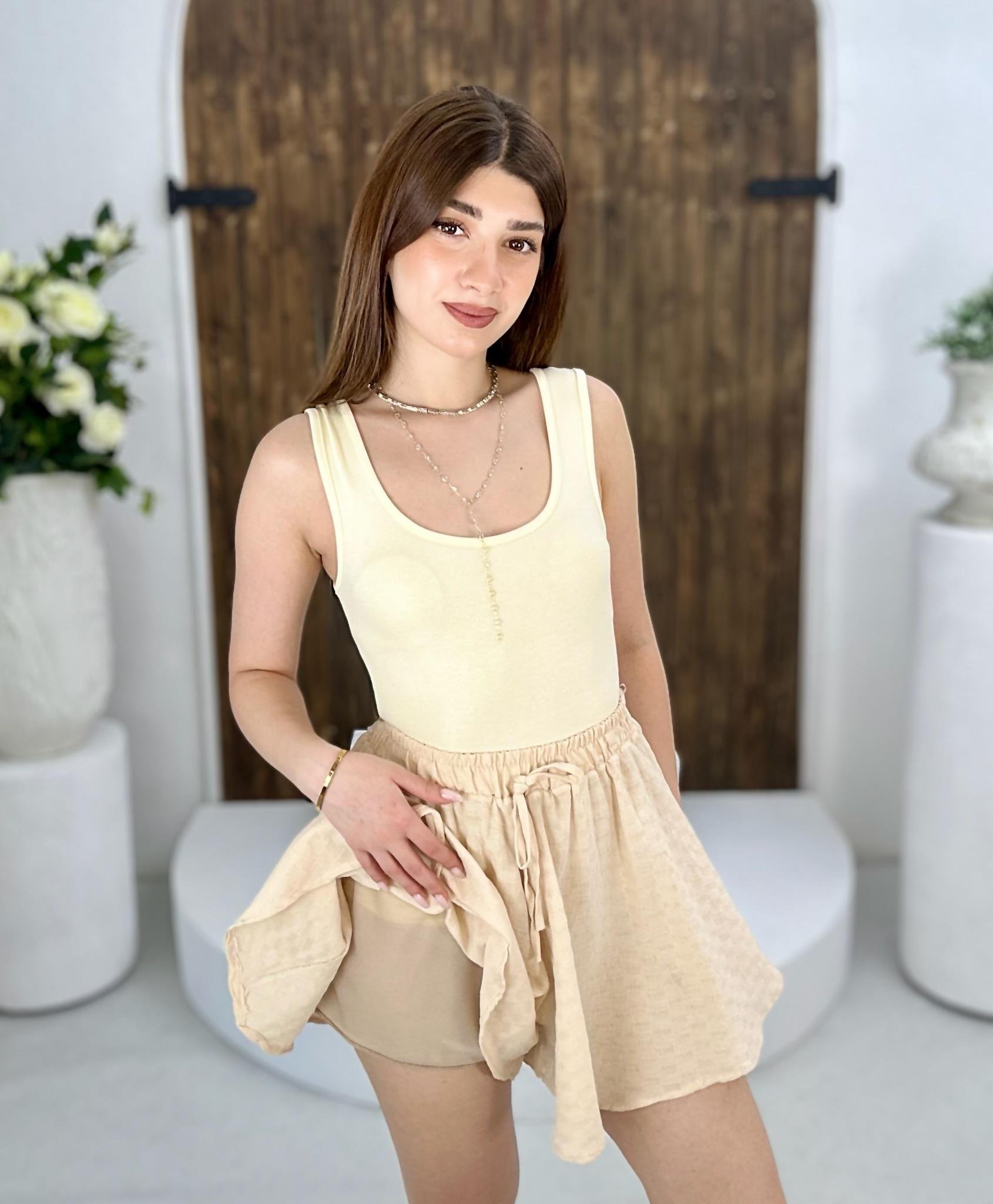 Keten Kumaş Astarlı Beli Lastikli Etek Görünümlü Şort