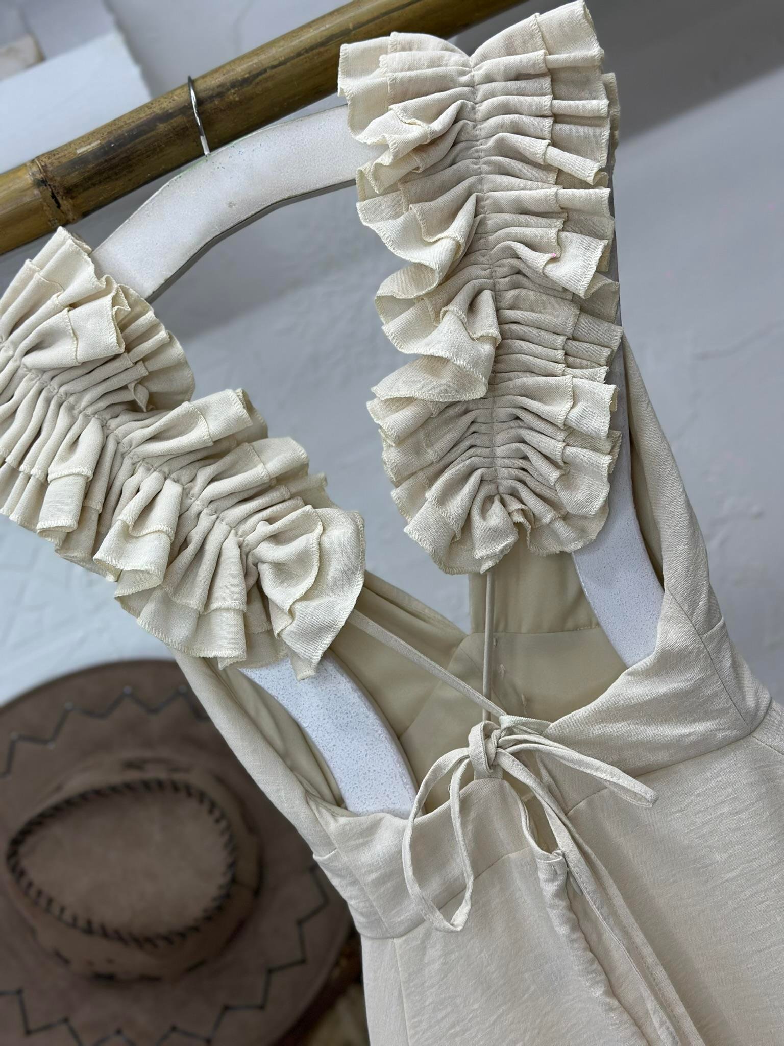 Keten Kumaş Fırfır Detaylı Kaplama Düğmeli Tasarım Uzun Elbise