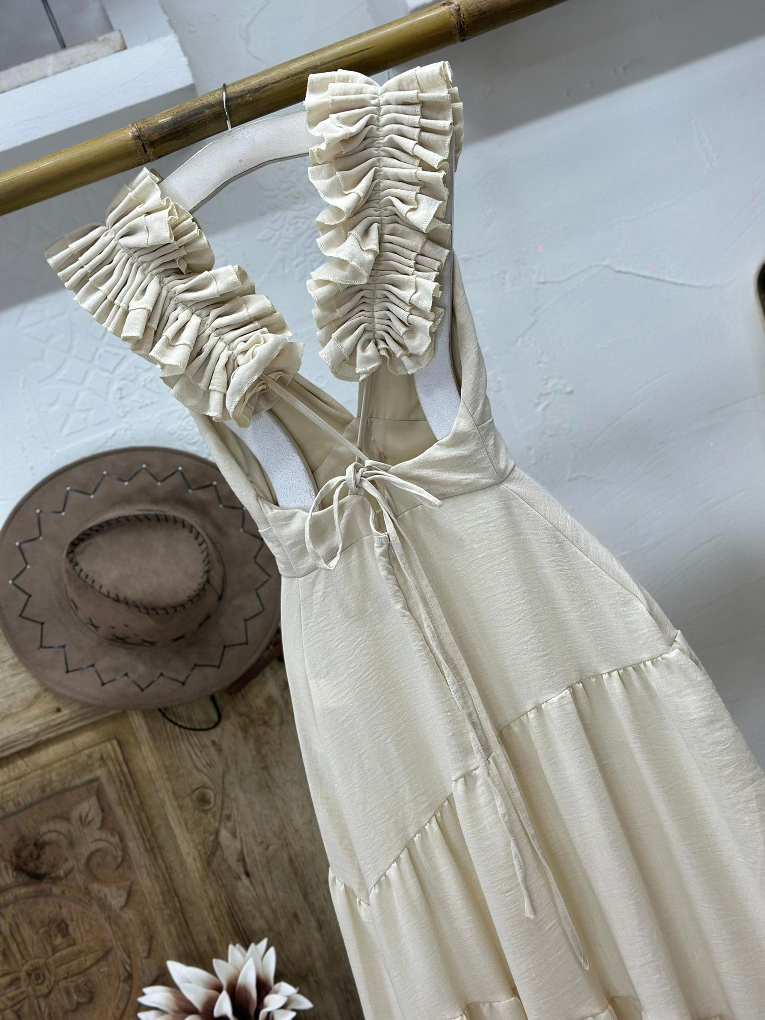 Keten Kumaş Fırfır Detaylı Kaplama Düğmeli Tasarım Uzun Elbise