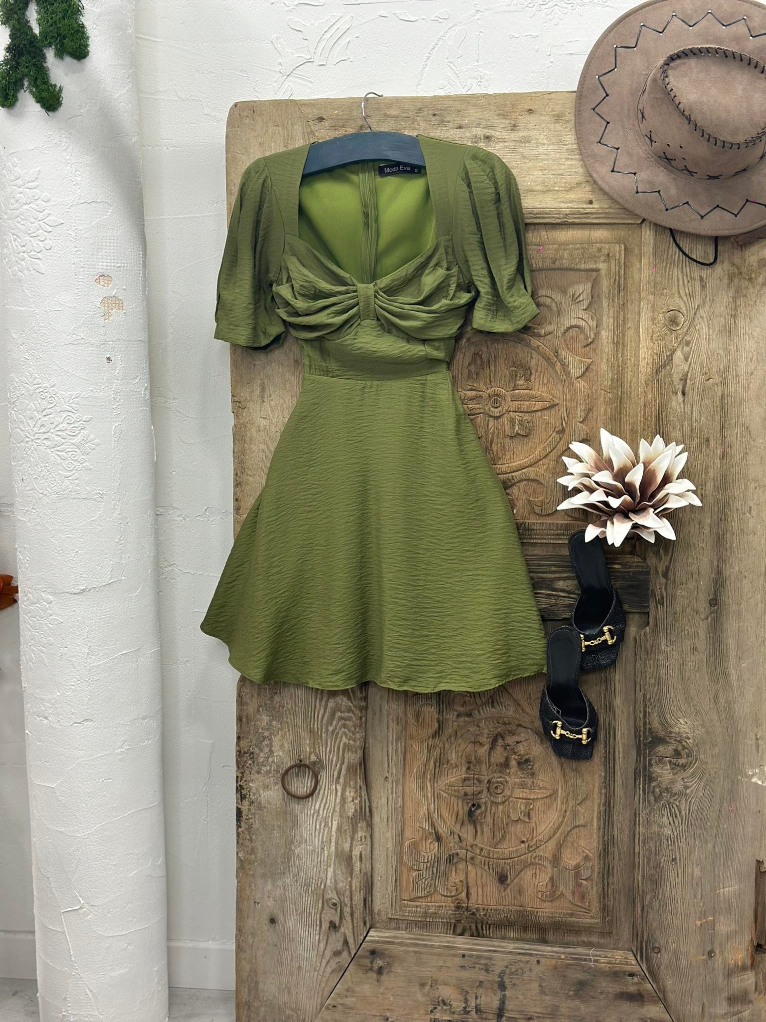 Keten Kumaş Kalp Yaka Haki Yeşil Kloş Elbise