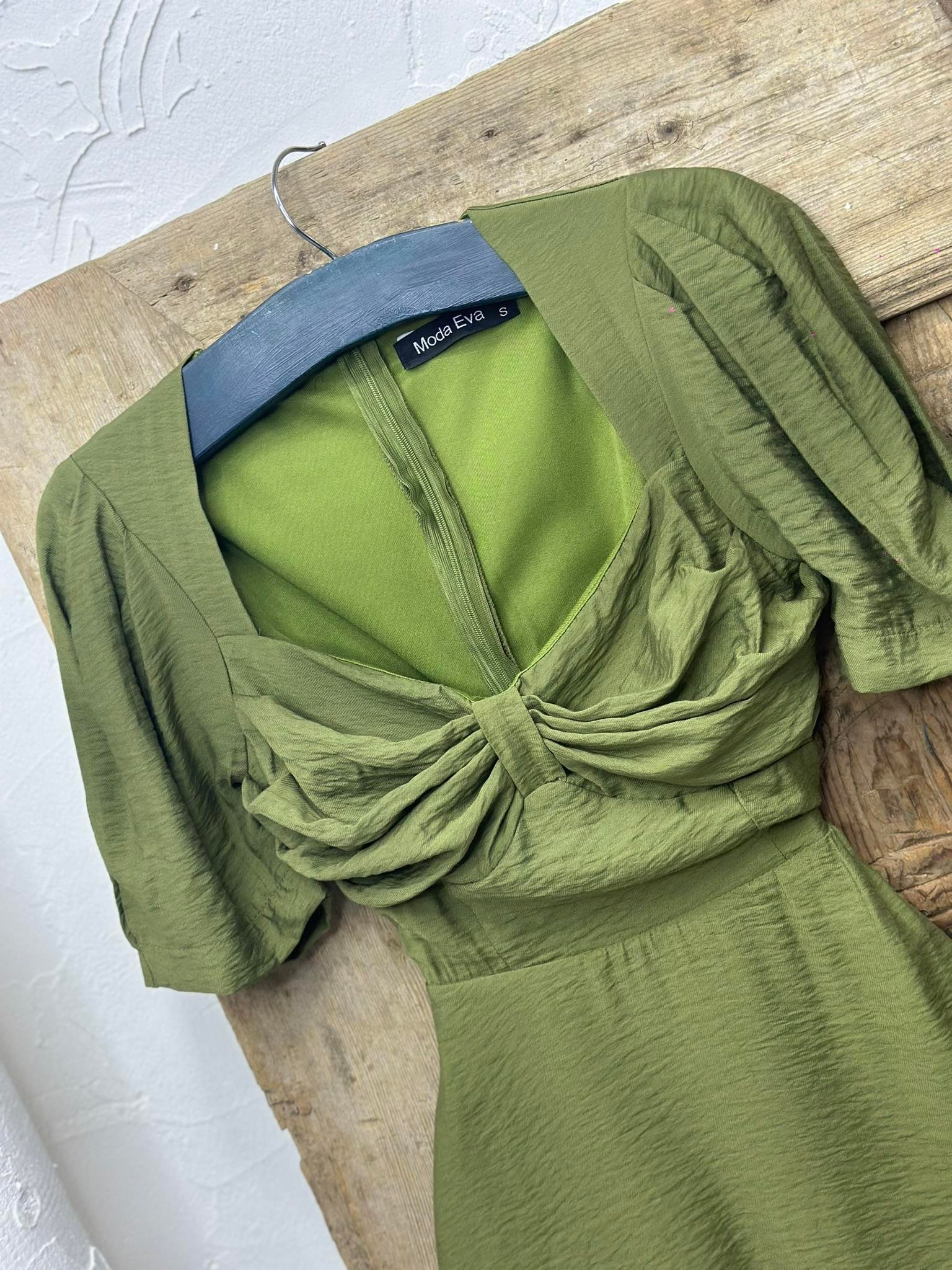 Keten Kumaş Kalp Yaka Haki Yeşil Kloş Elbise