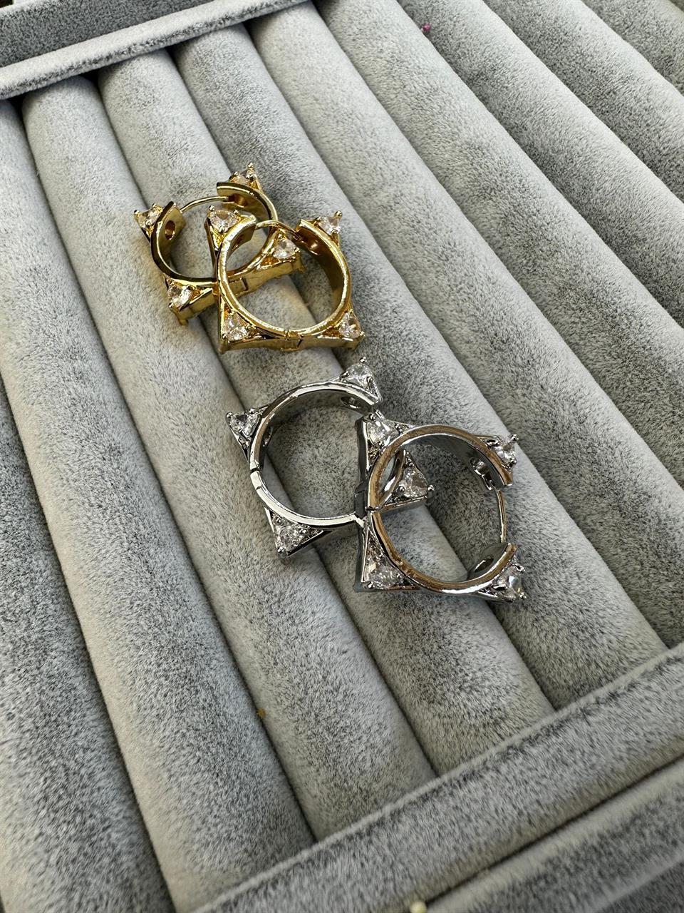 Köşeler Zirkon Kalp Taşlı Kare Küpe 