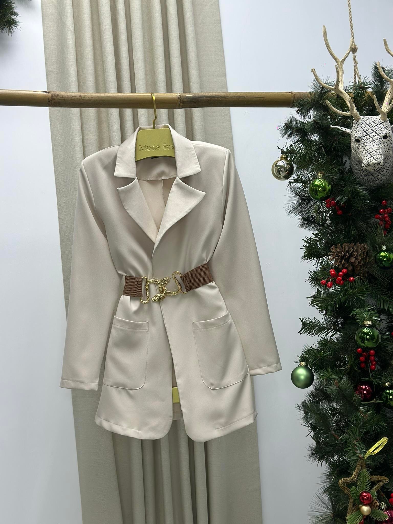 Krem Atlas Kumaş Vatkalı Büyük Cep Detaylı Blazer Ceket 