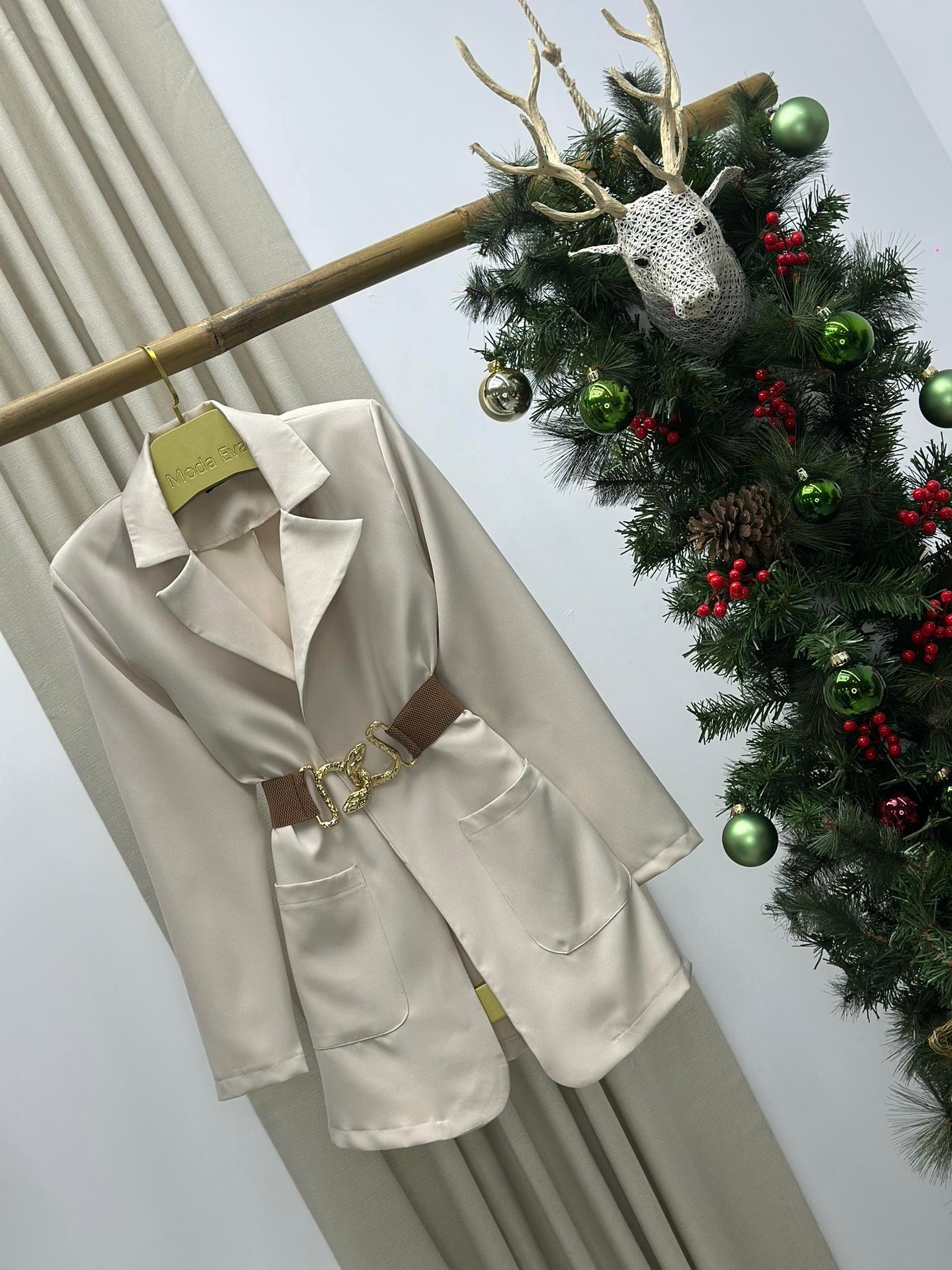 Krem Atlas Kumaş Vatkalı Büyük Cep Detaylı Blazer Ceket 